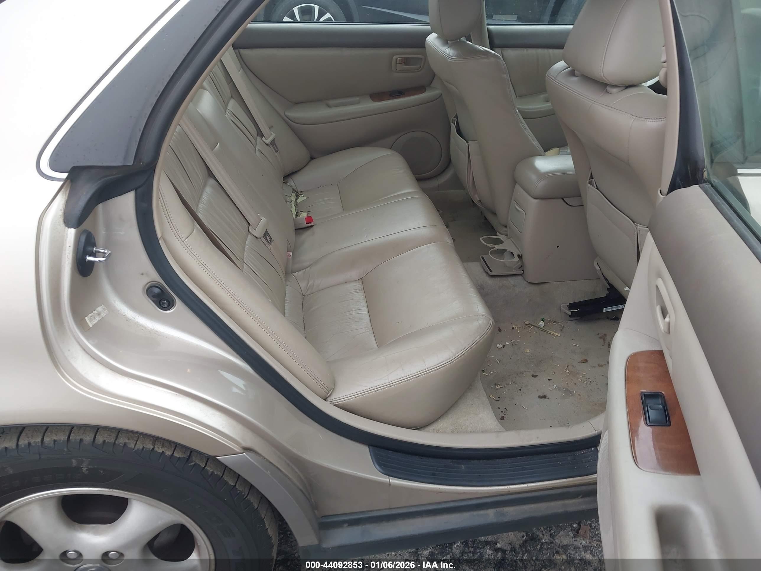 LEXUS ES image 8