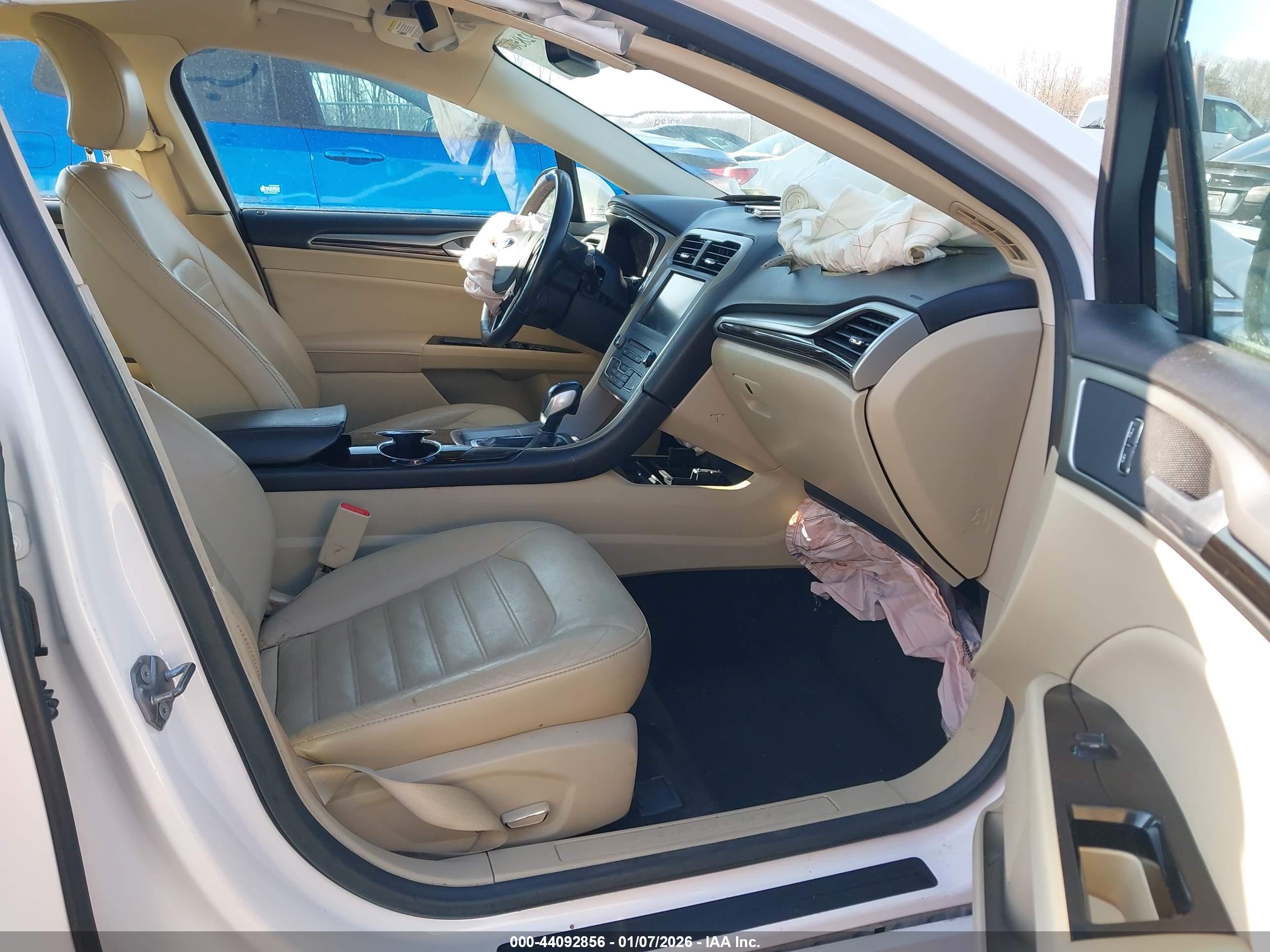 FORD FUSION image 5