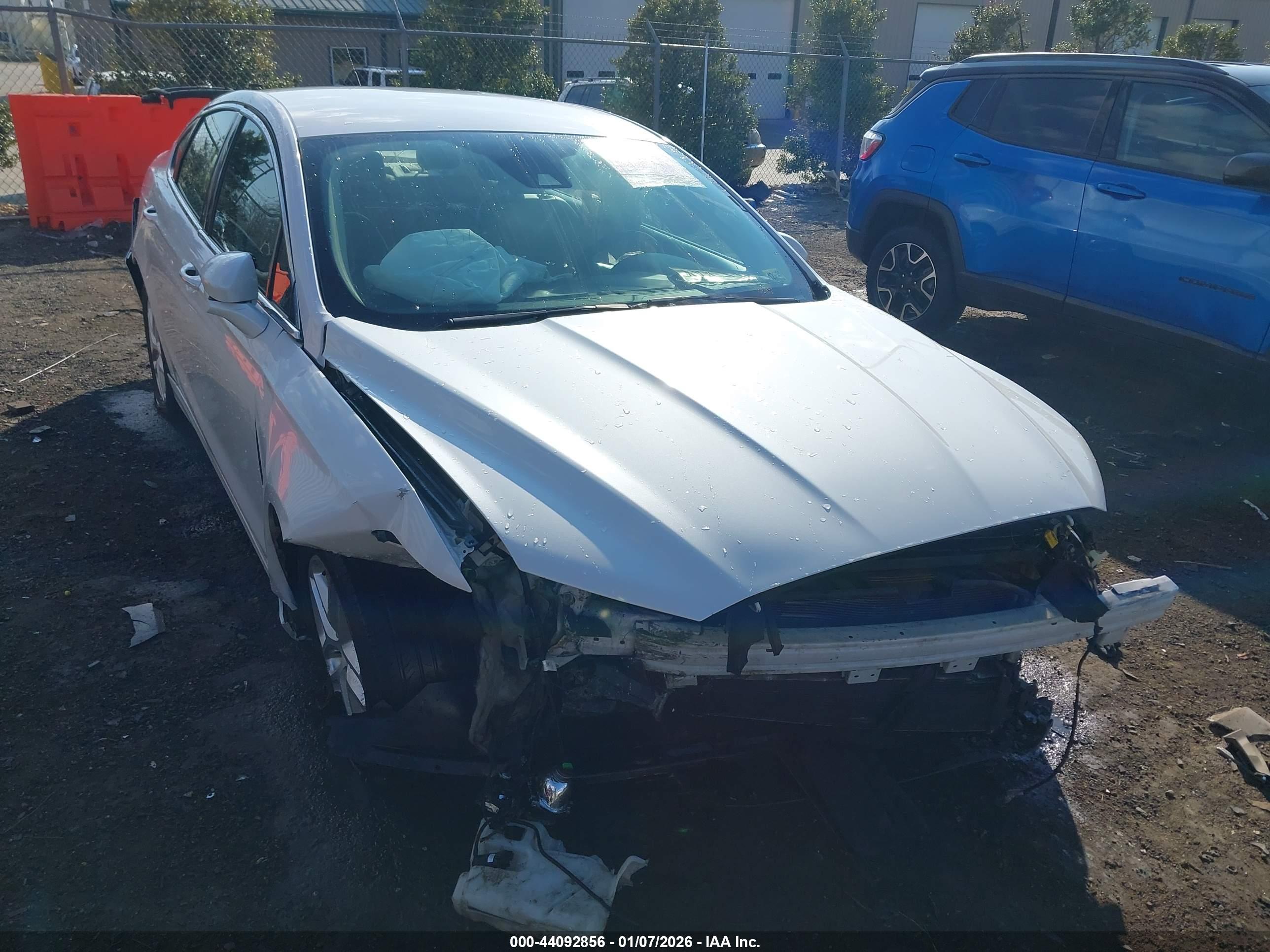 FORD FUSION image 6