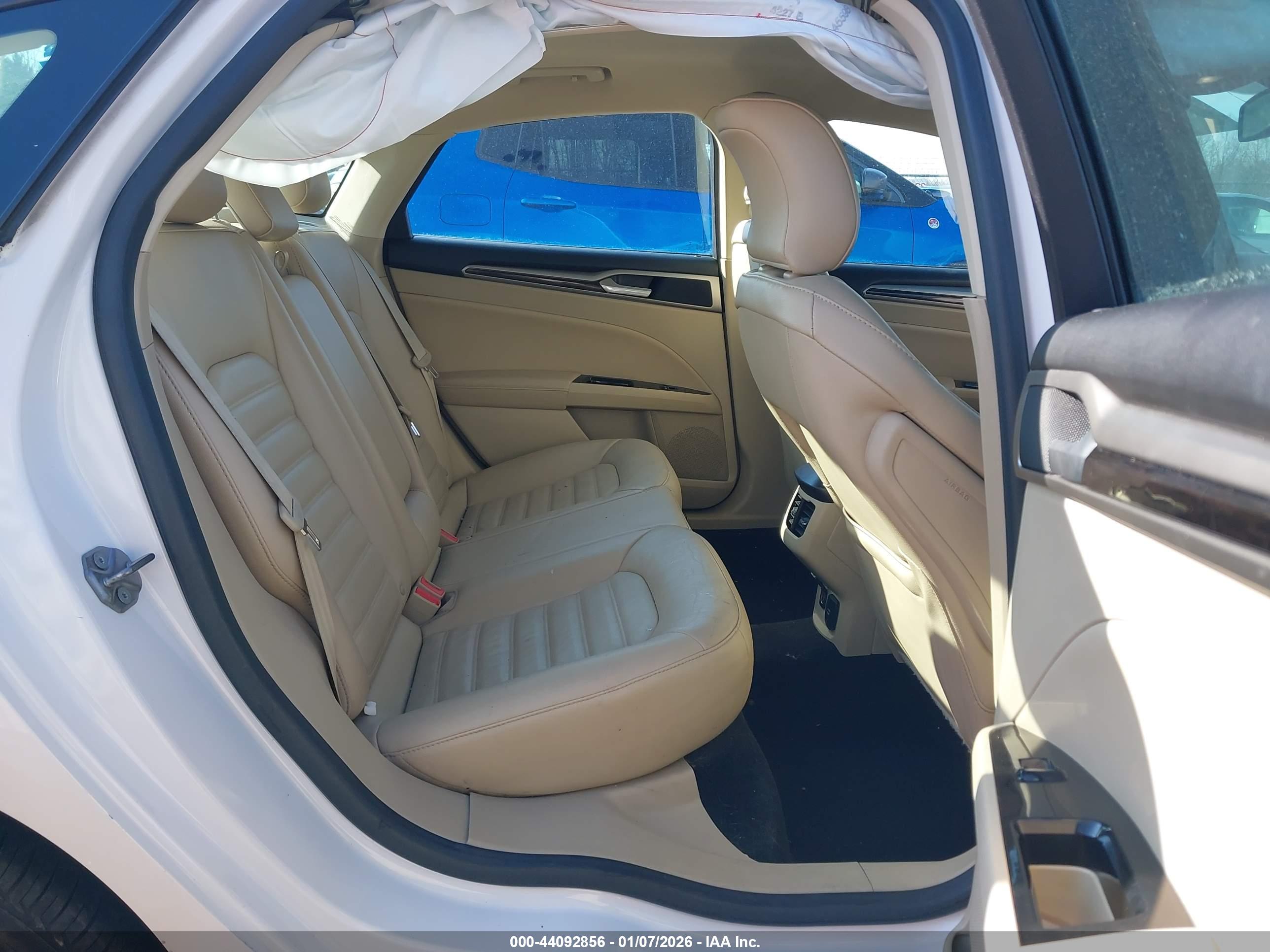 FORD FUSION image 8