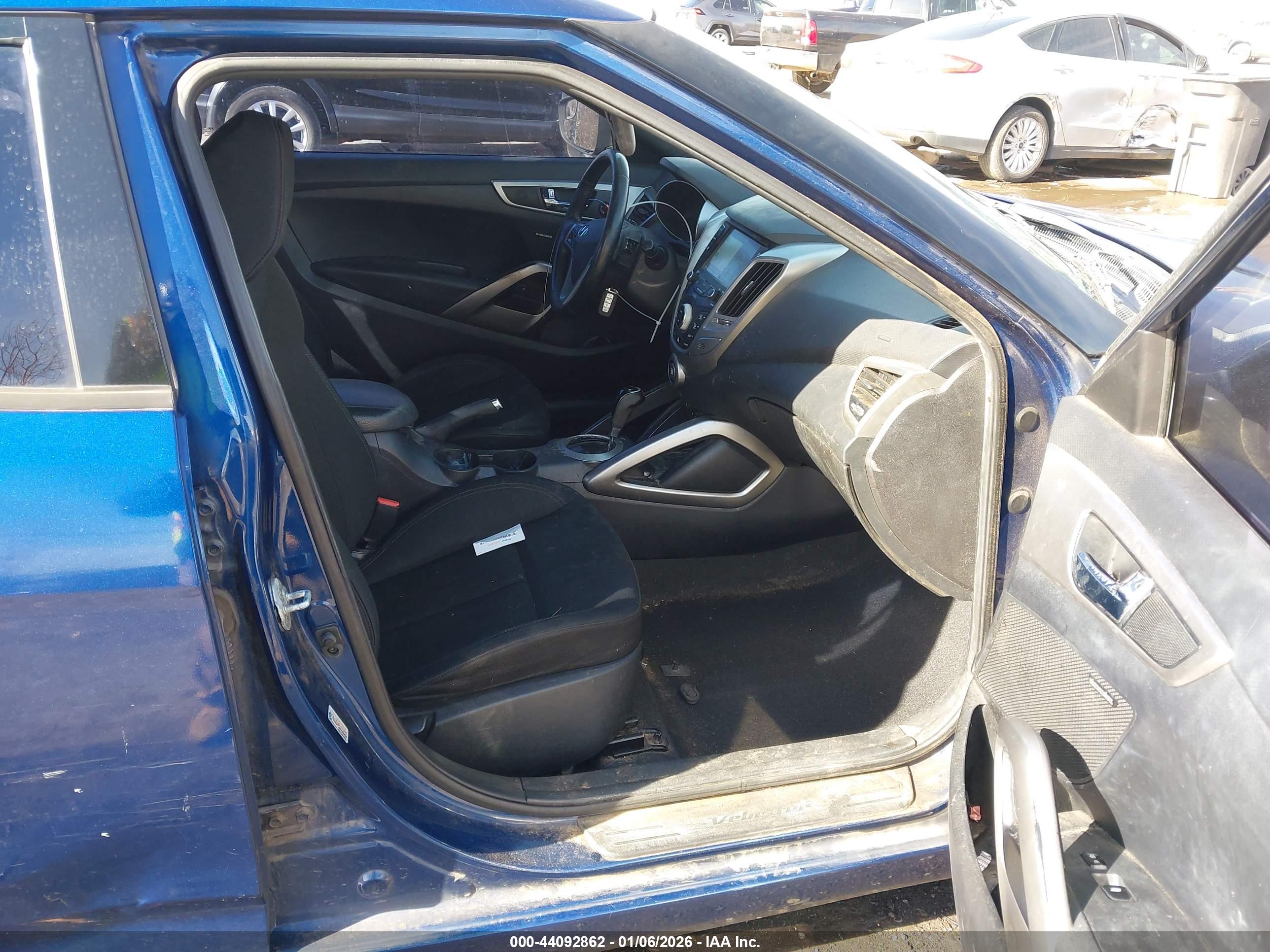 HYUNDAI VELOSTER image 5