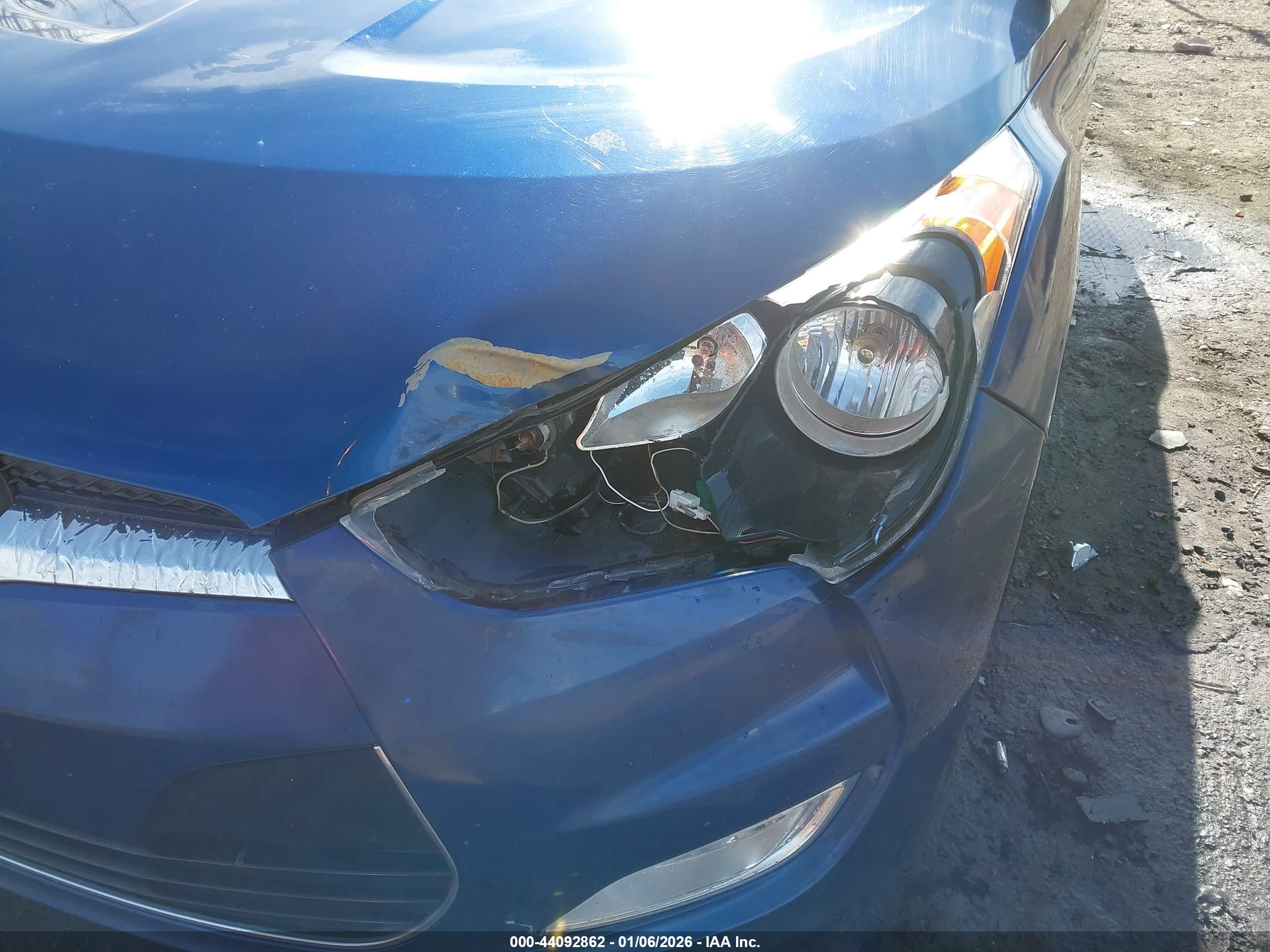 HYUNDAI VELOSTER image 6