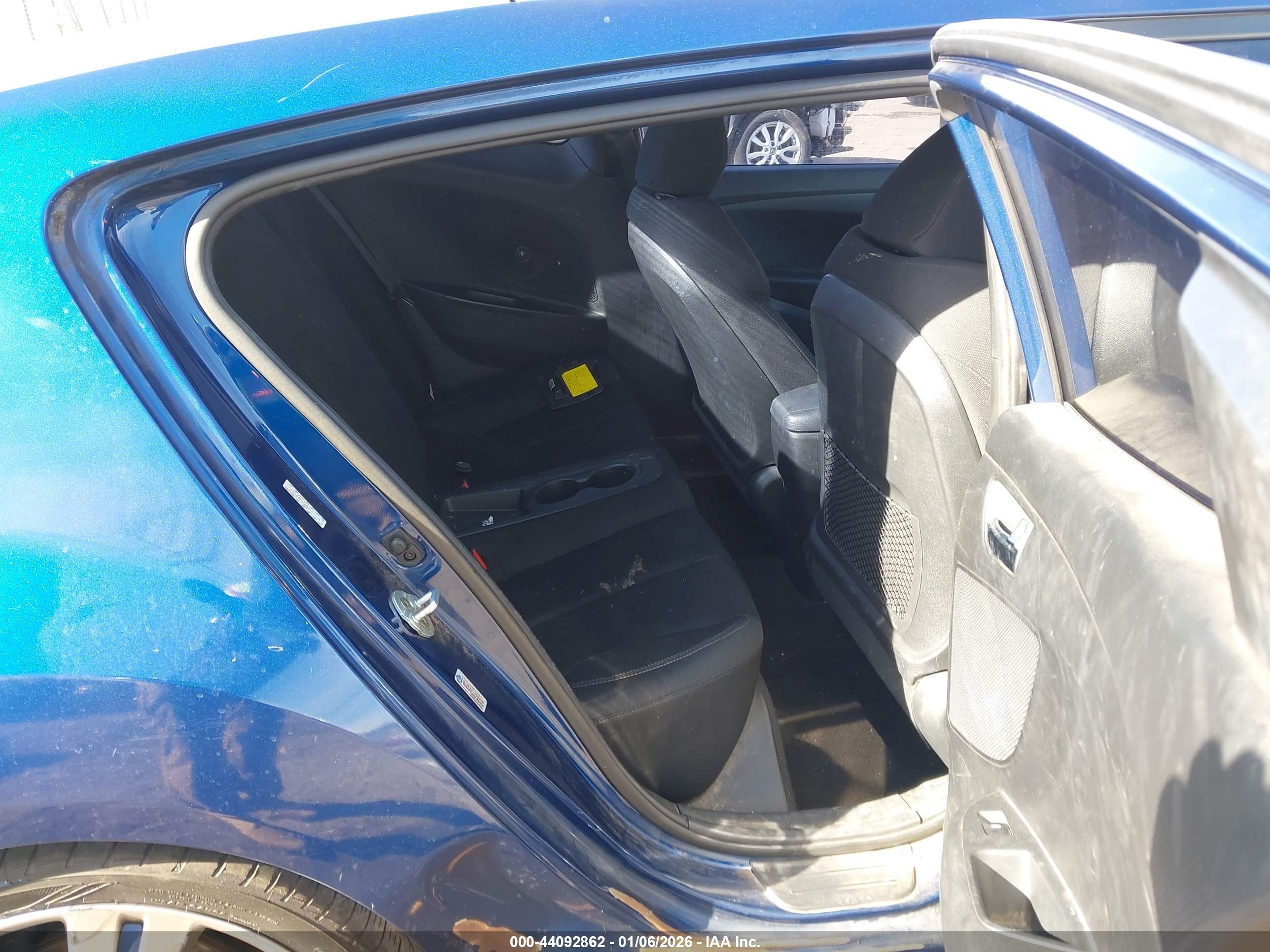 HYUNDAI VELOSTER image 8