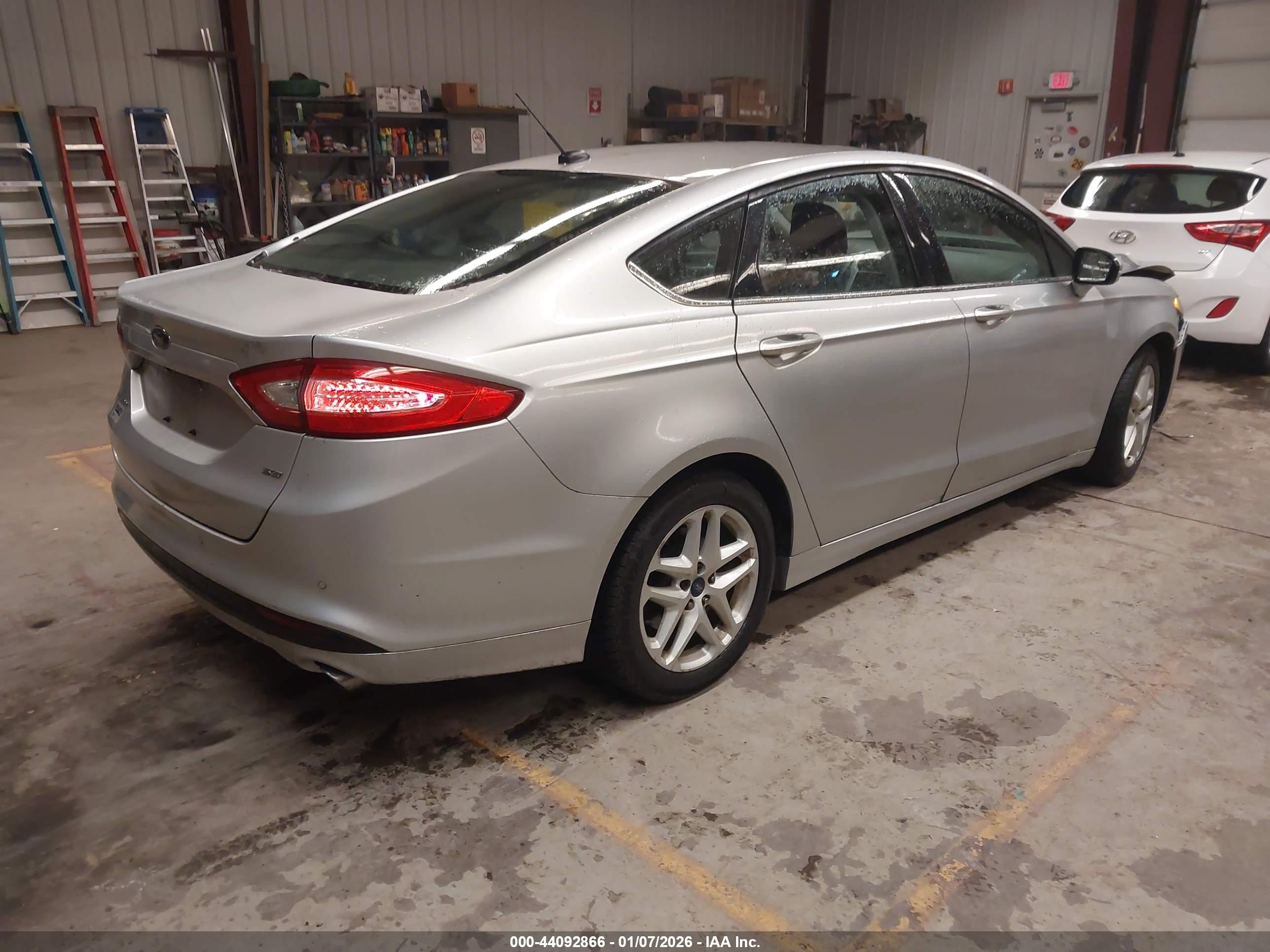 FORD FUSION image 4