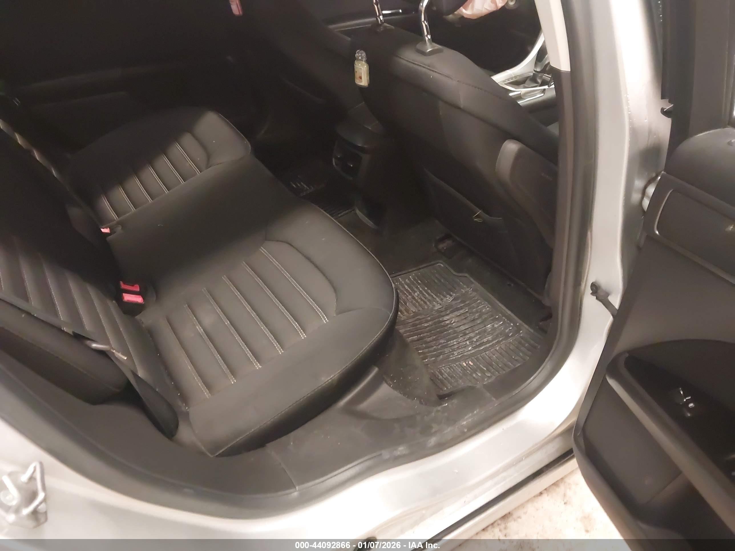 FORD FUSION image 8