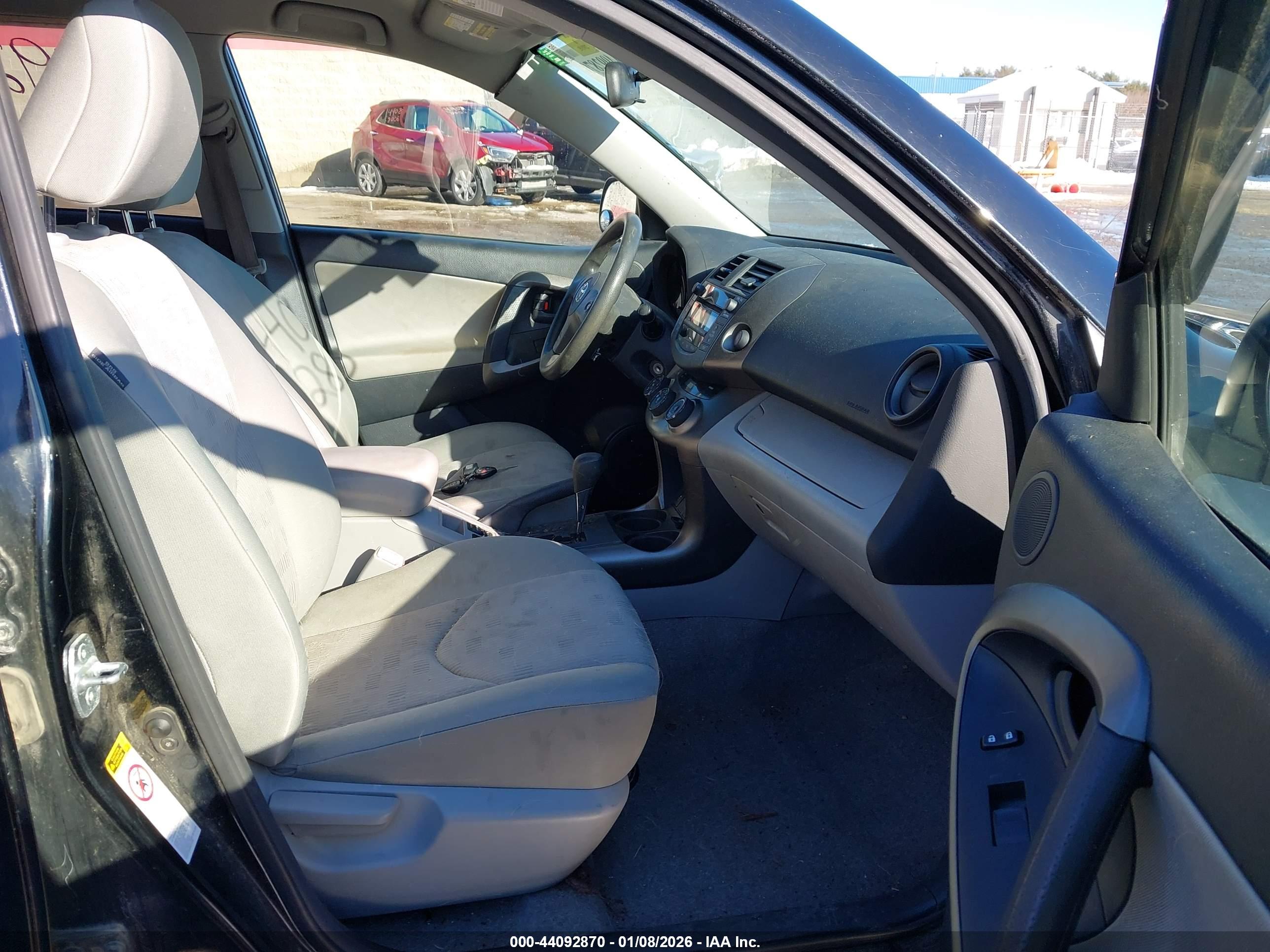 TOYOTA RAV4 image 5