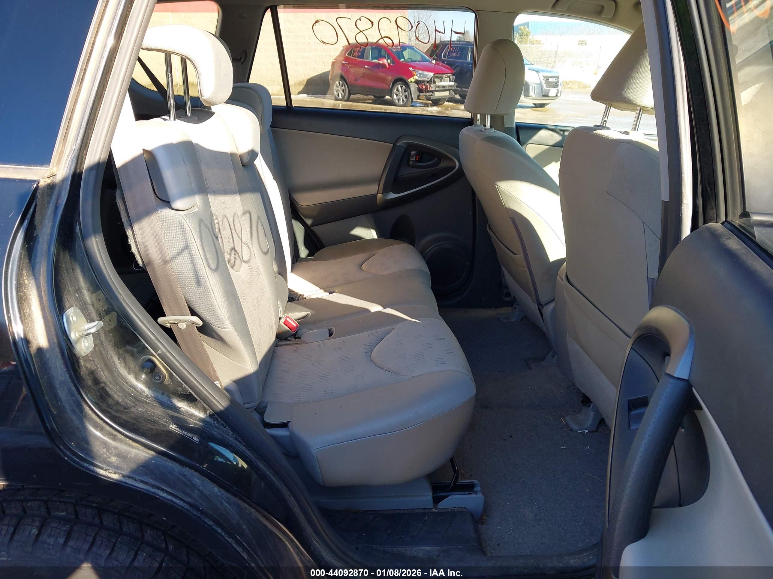 TOYOTA RAV4 image 8