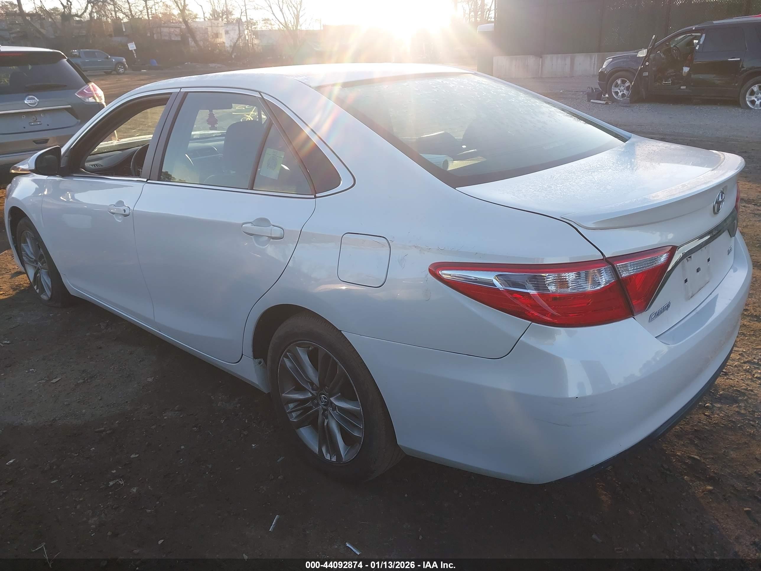 TOYOTA CAMRY image 3