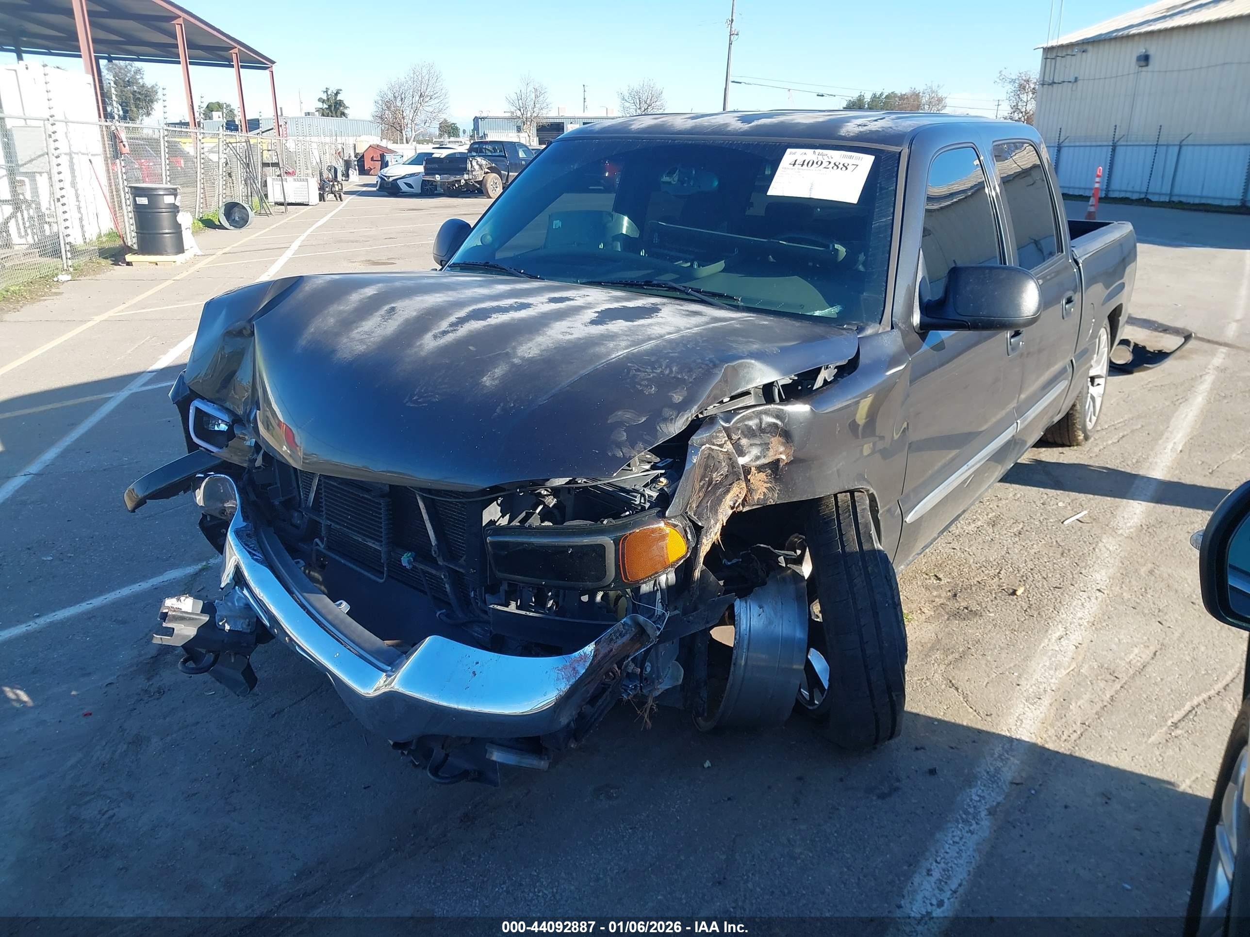 GMC SIERRA image 2