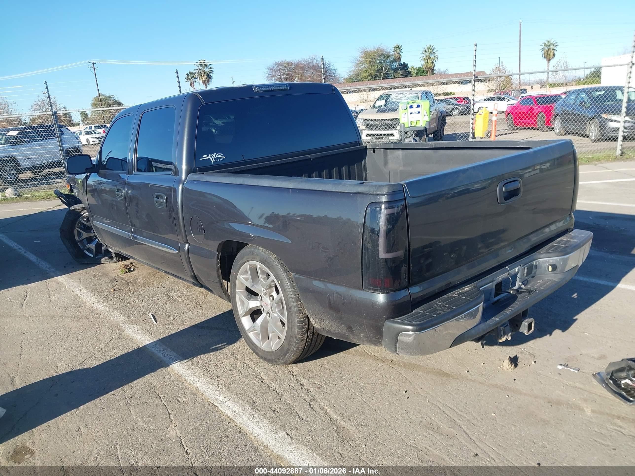 GMC SIERRA image 3