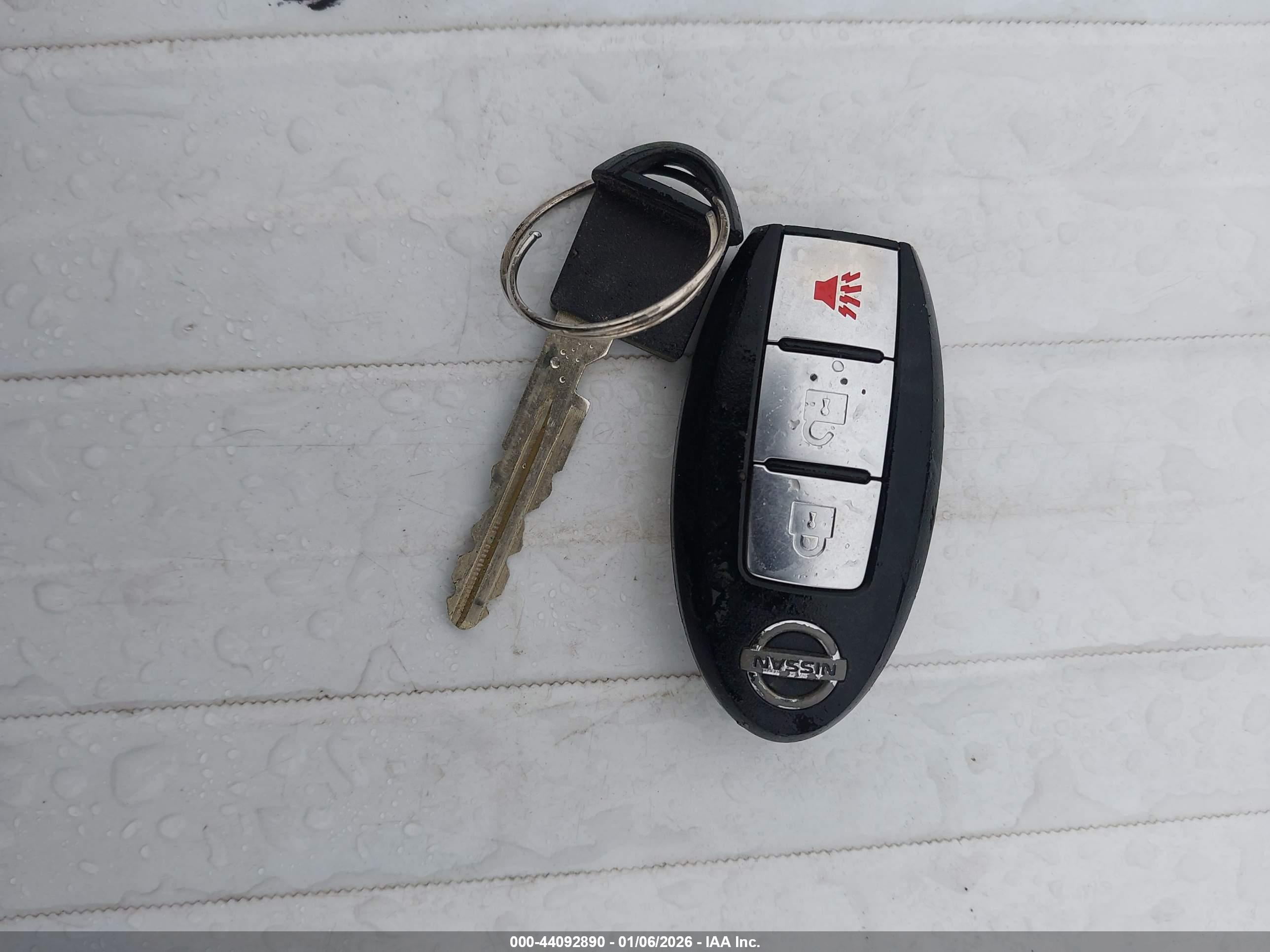 NISSAN VERSA image 11