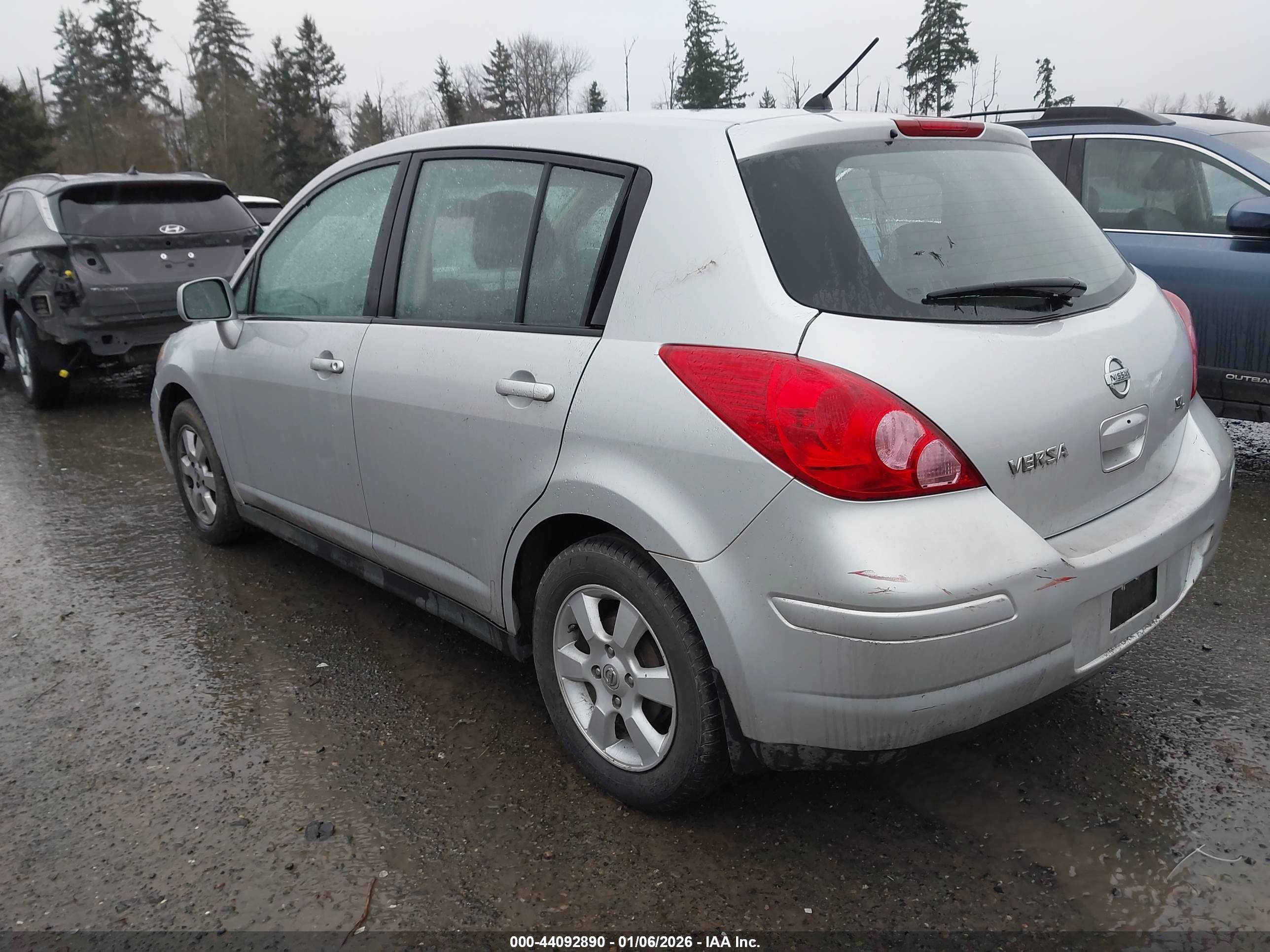 NISSAN VERSA image 3