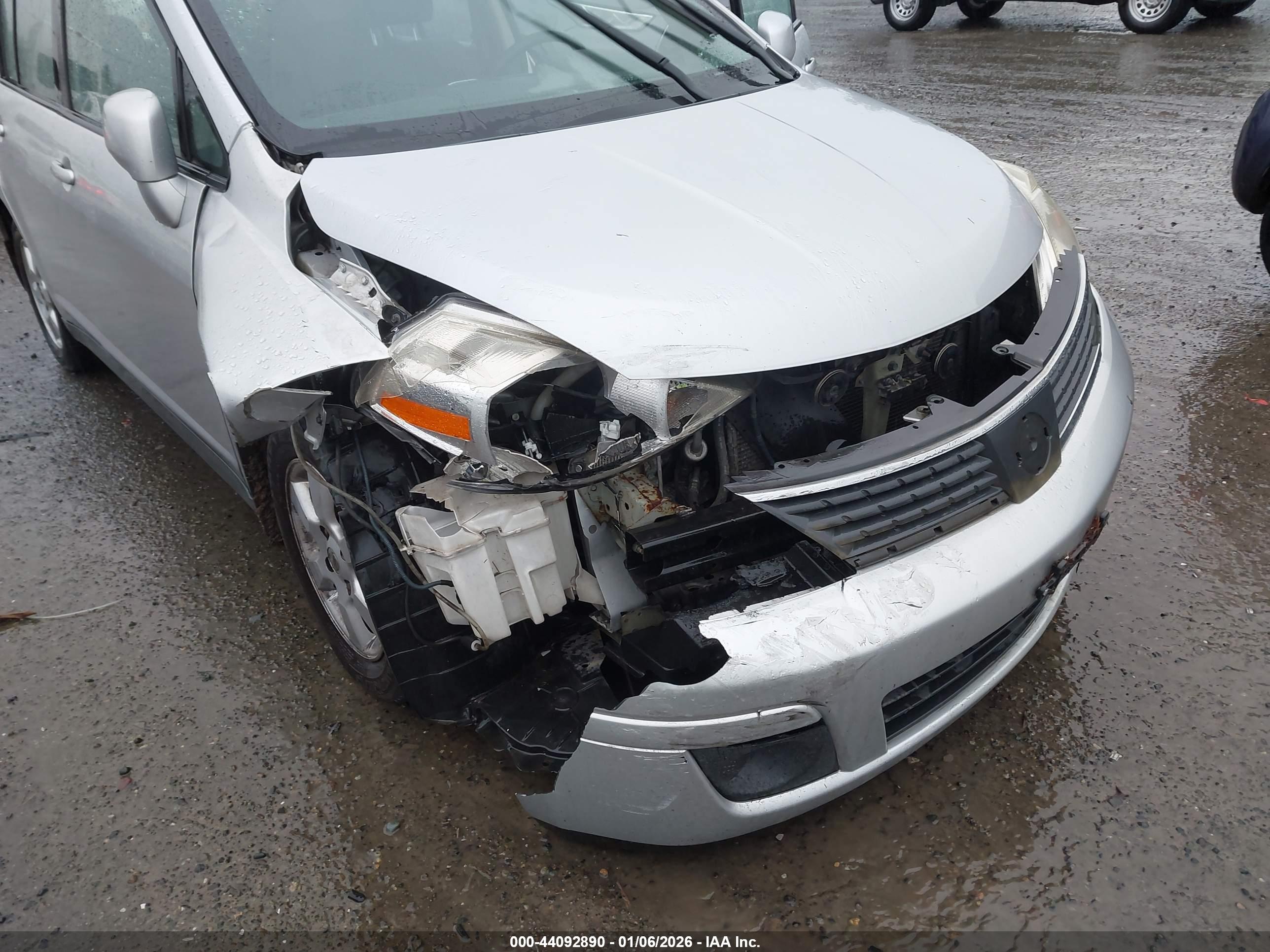 NISSAN VERSA image 6