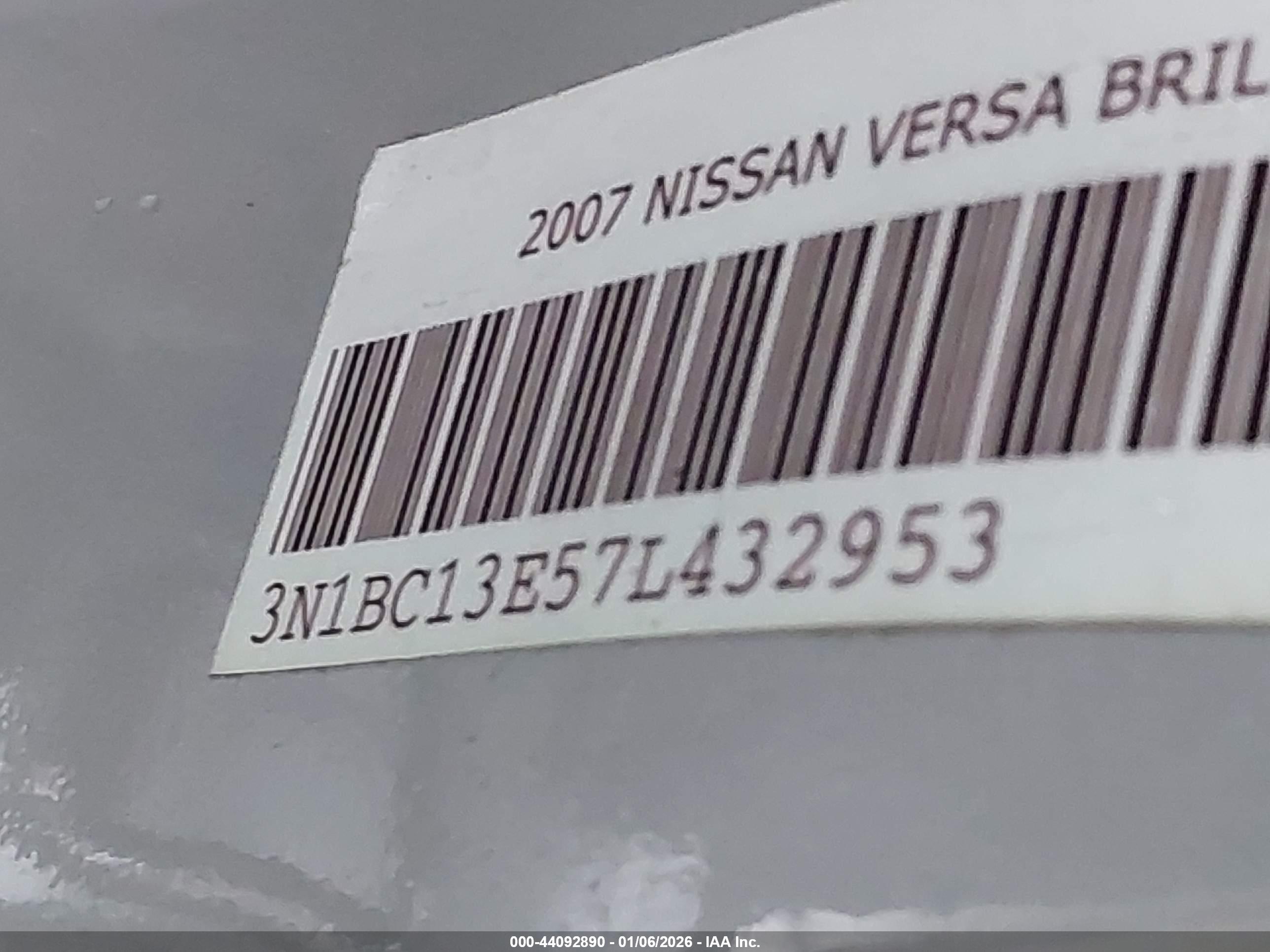 NISSAN VERSA image 9