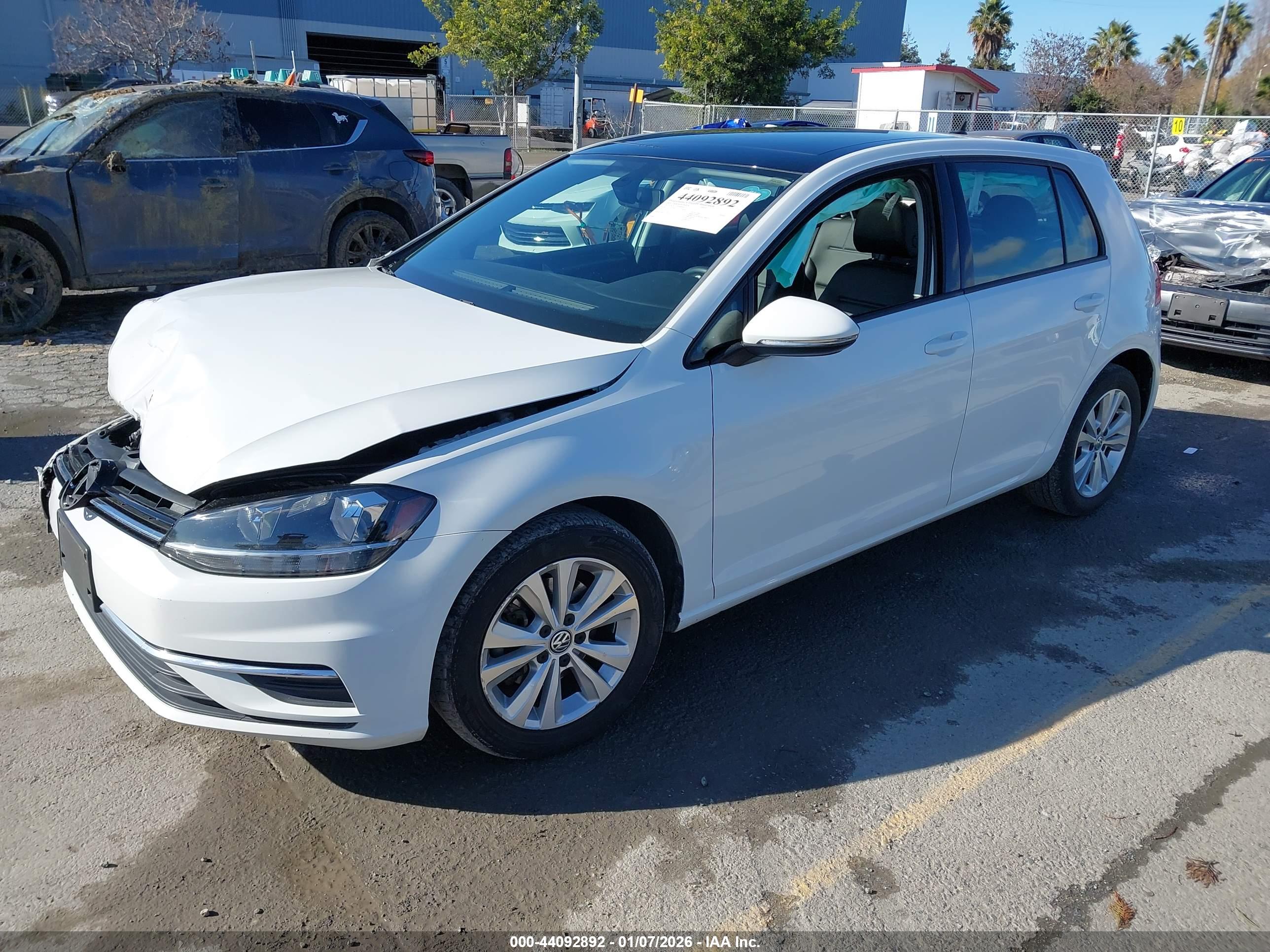 VOLKSWAGEN GOLF image 2