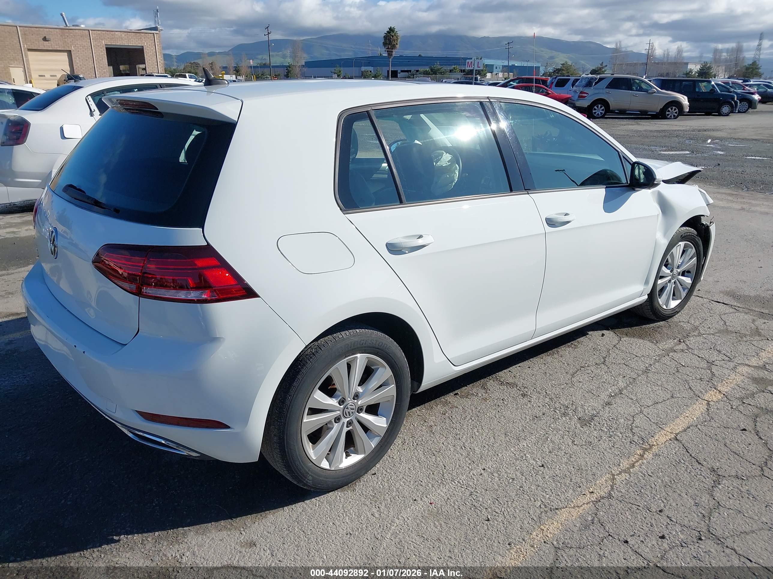 VOLKSWAGEN GOLF image 4