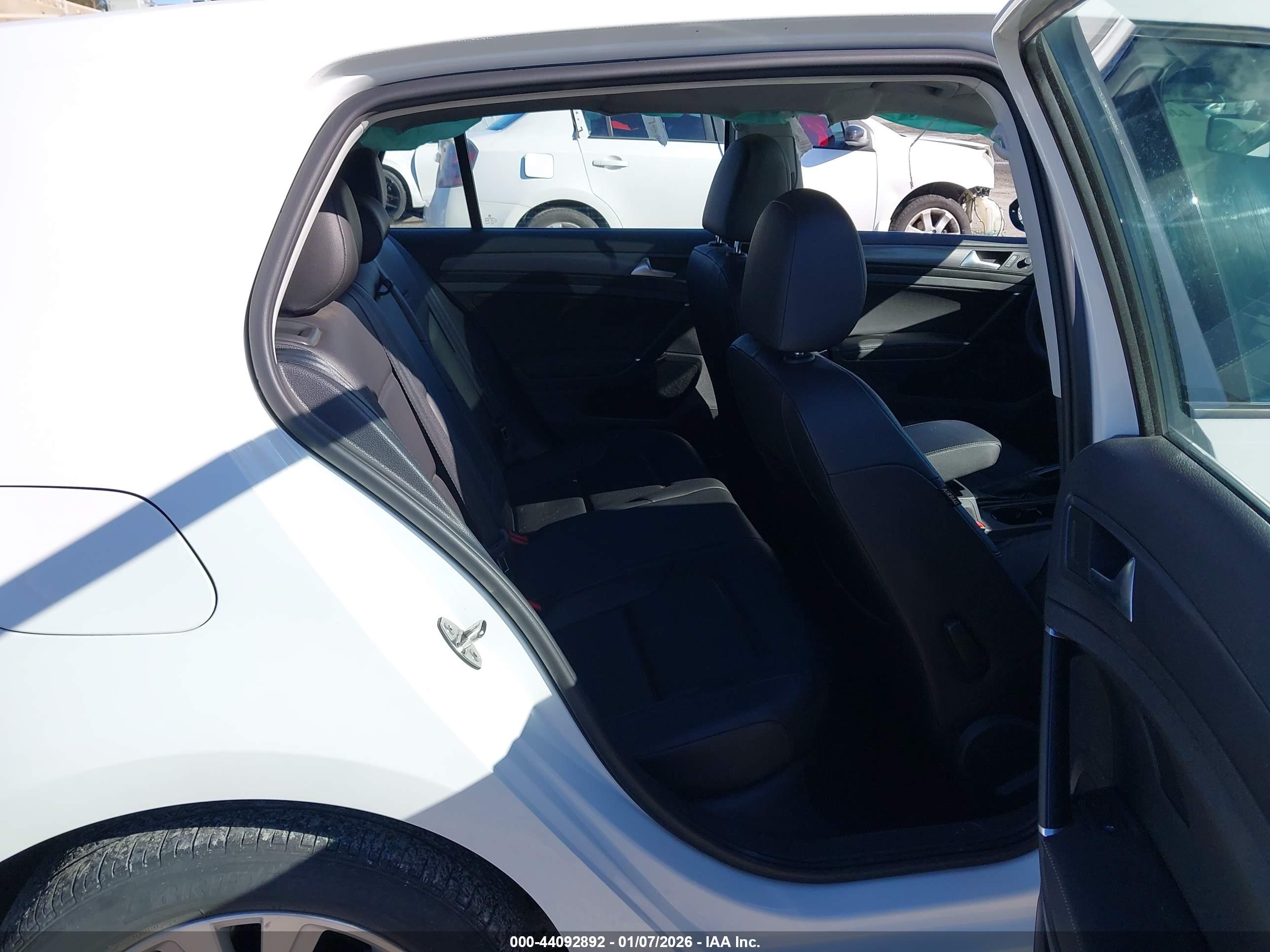VOLKSWAGEN GOLF image 8