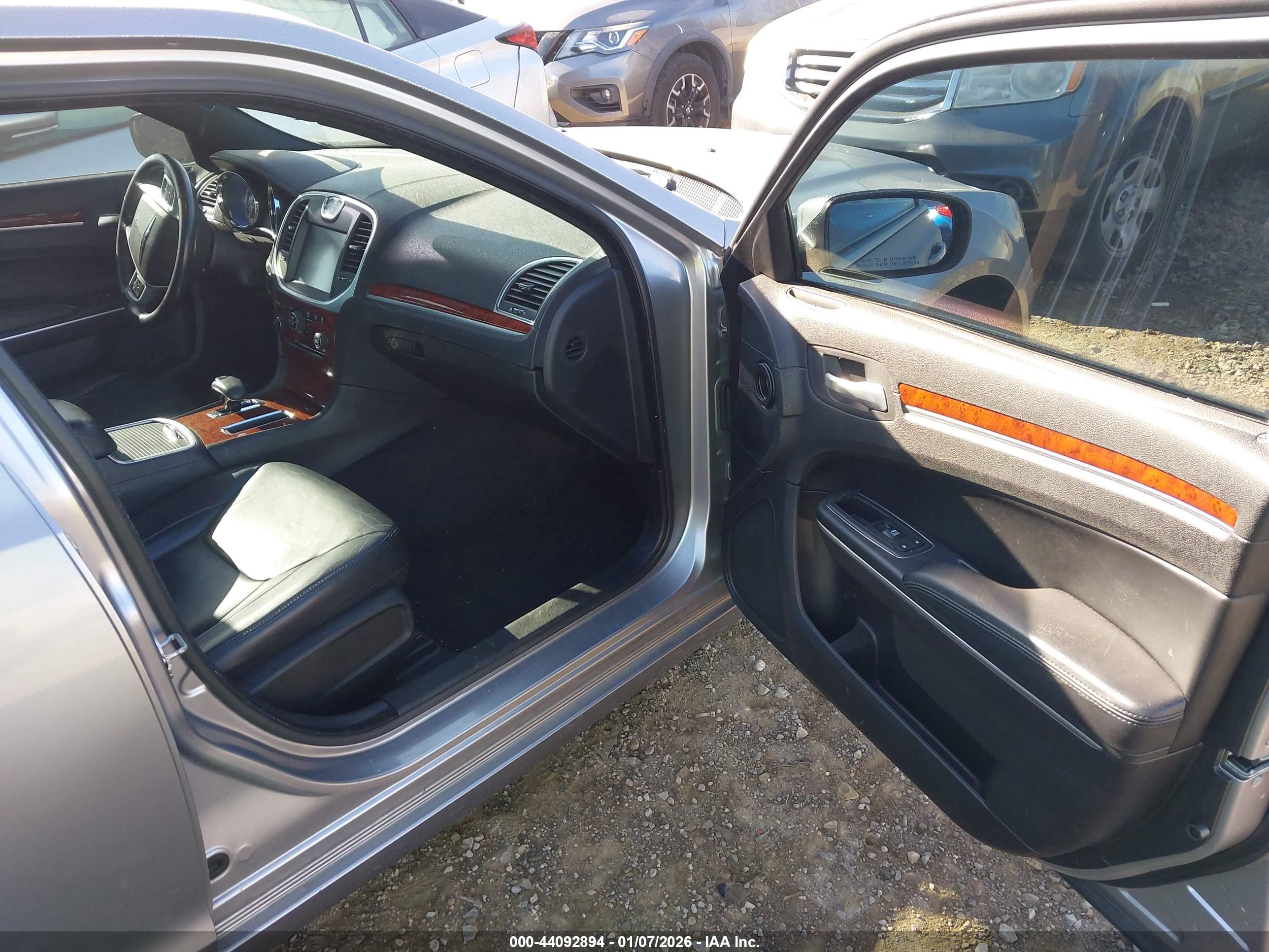 CHRYSLER 300 image 5