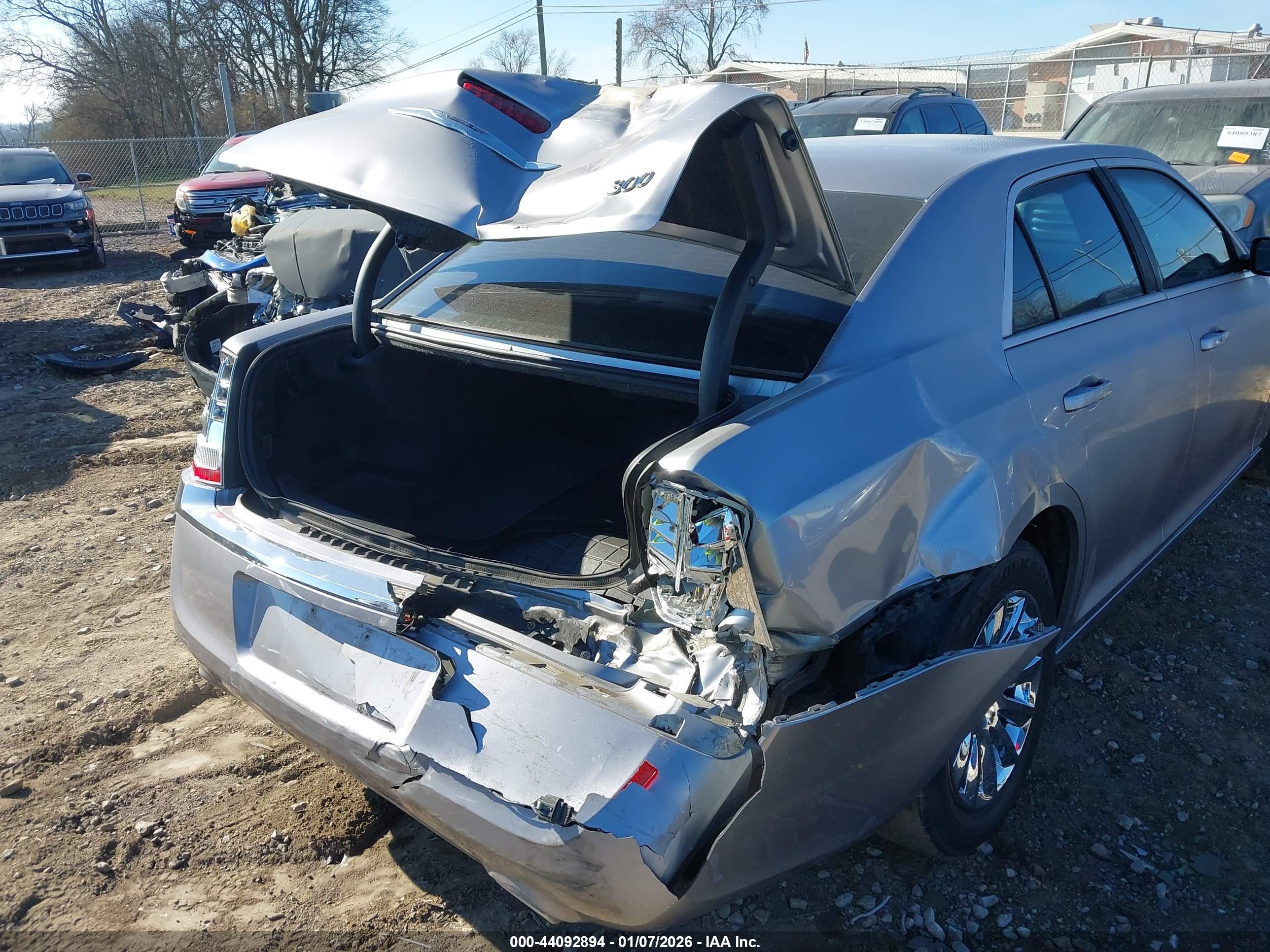 CHRYSLER 300 image 6