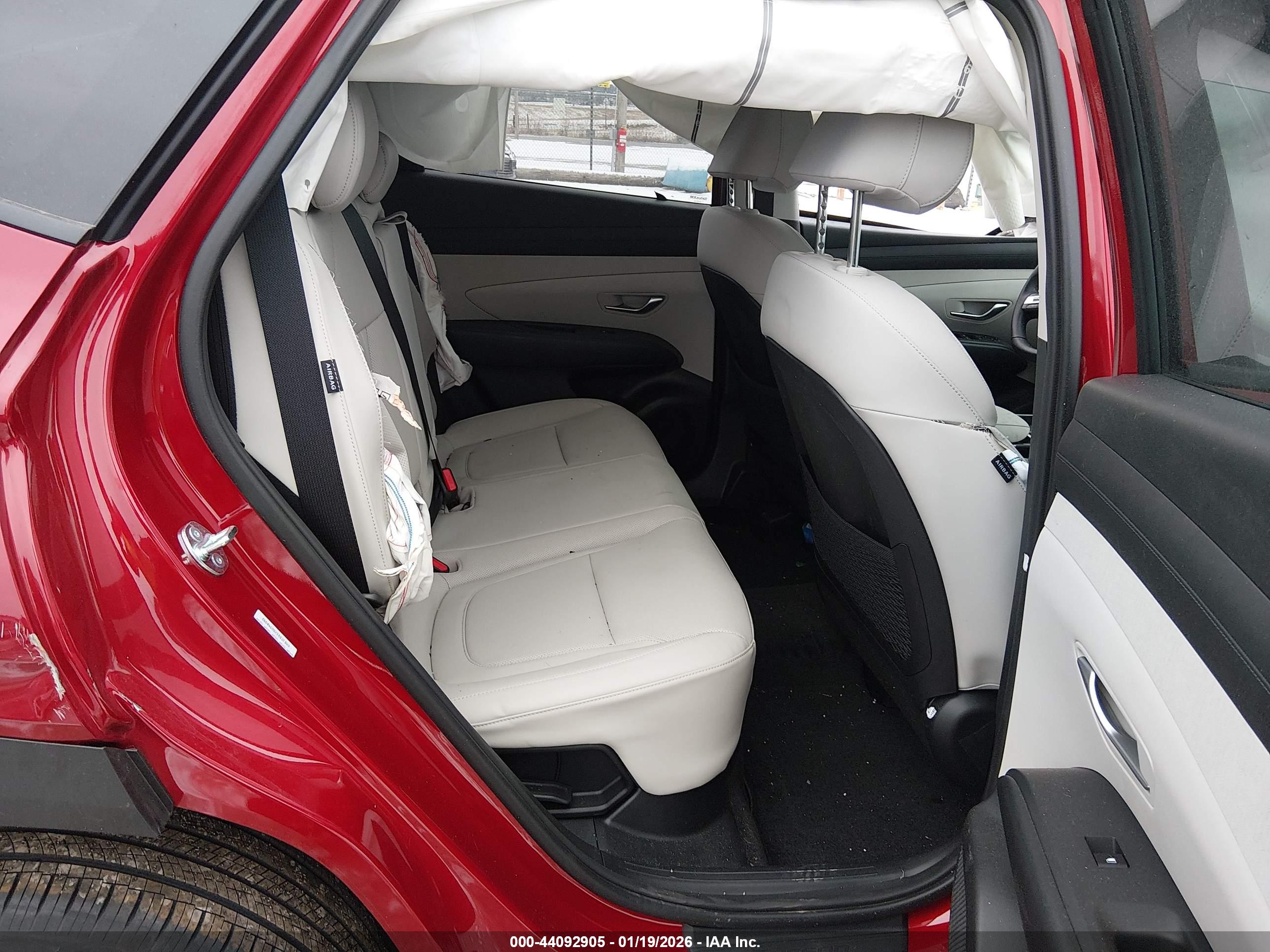 HYUNDAI TUCSON image 8