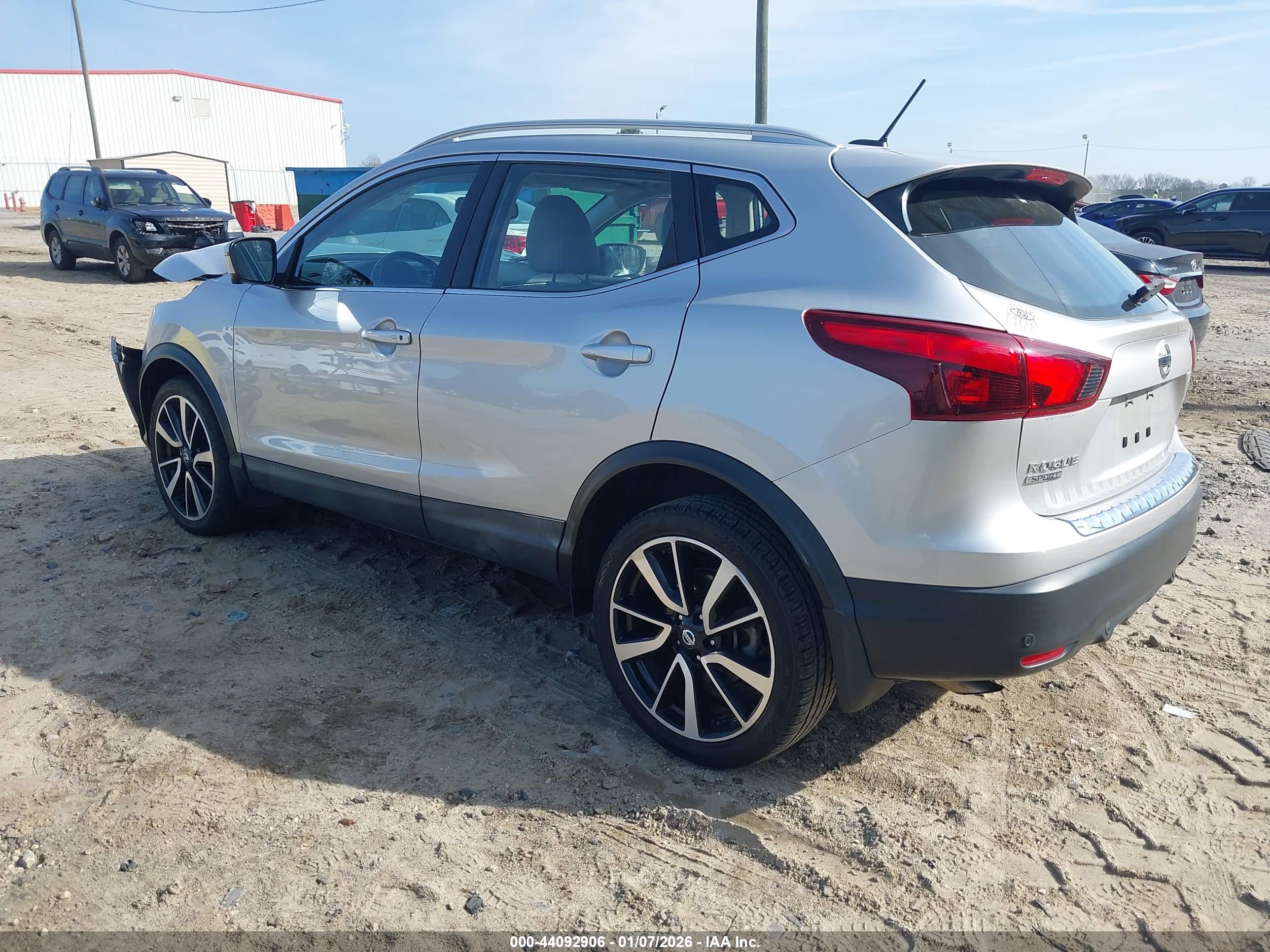 NISSAN ROGUE image 3