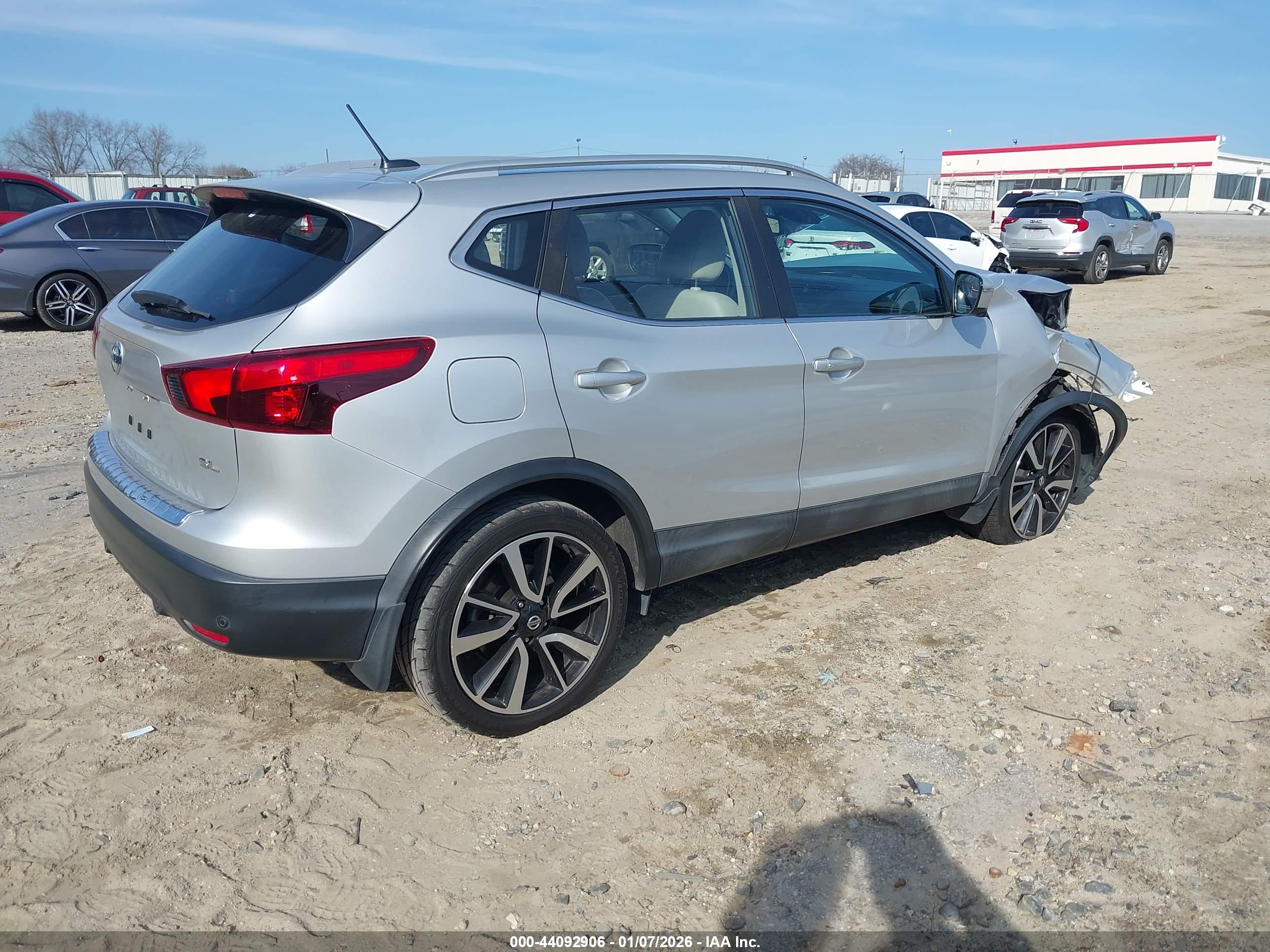 NISSAN ROGUE image 4