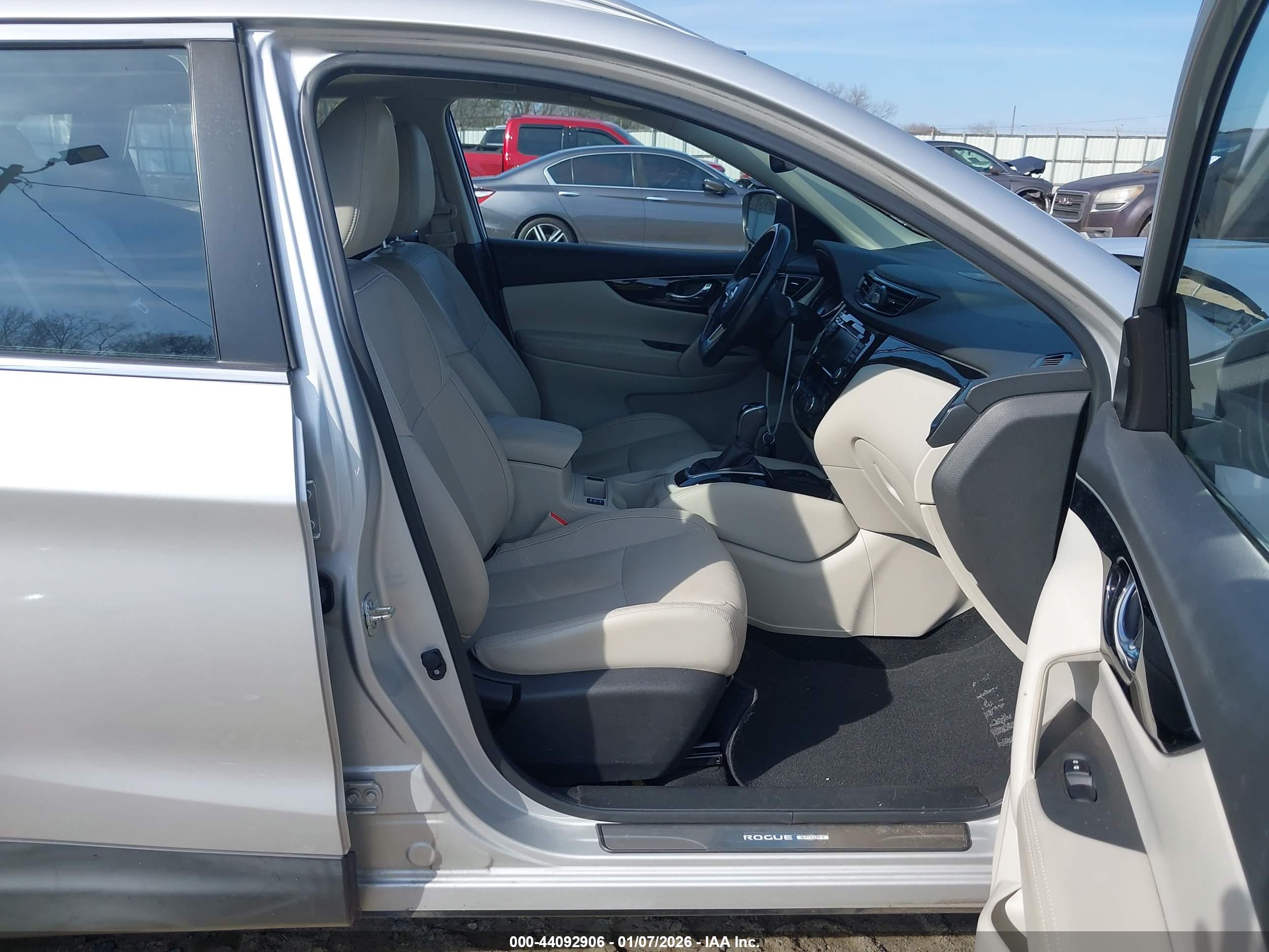 NISSAN ROGUE image 5