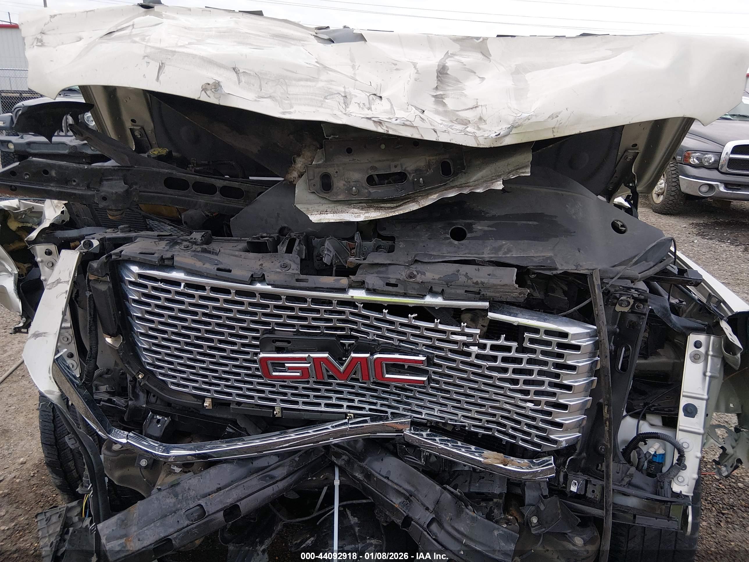 GMC YUKON image 10