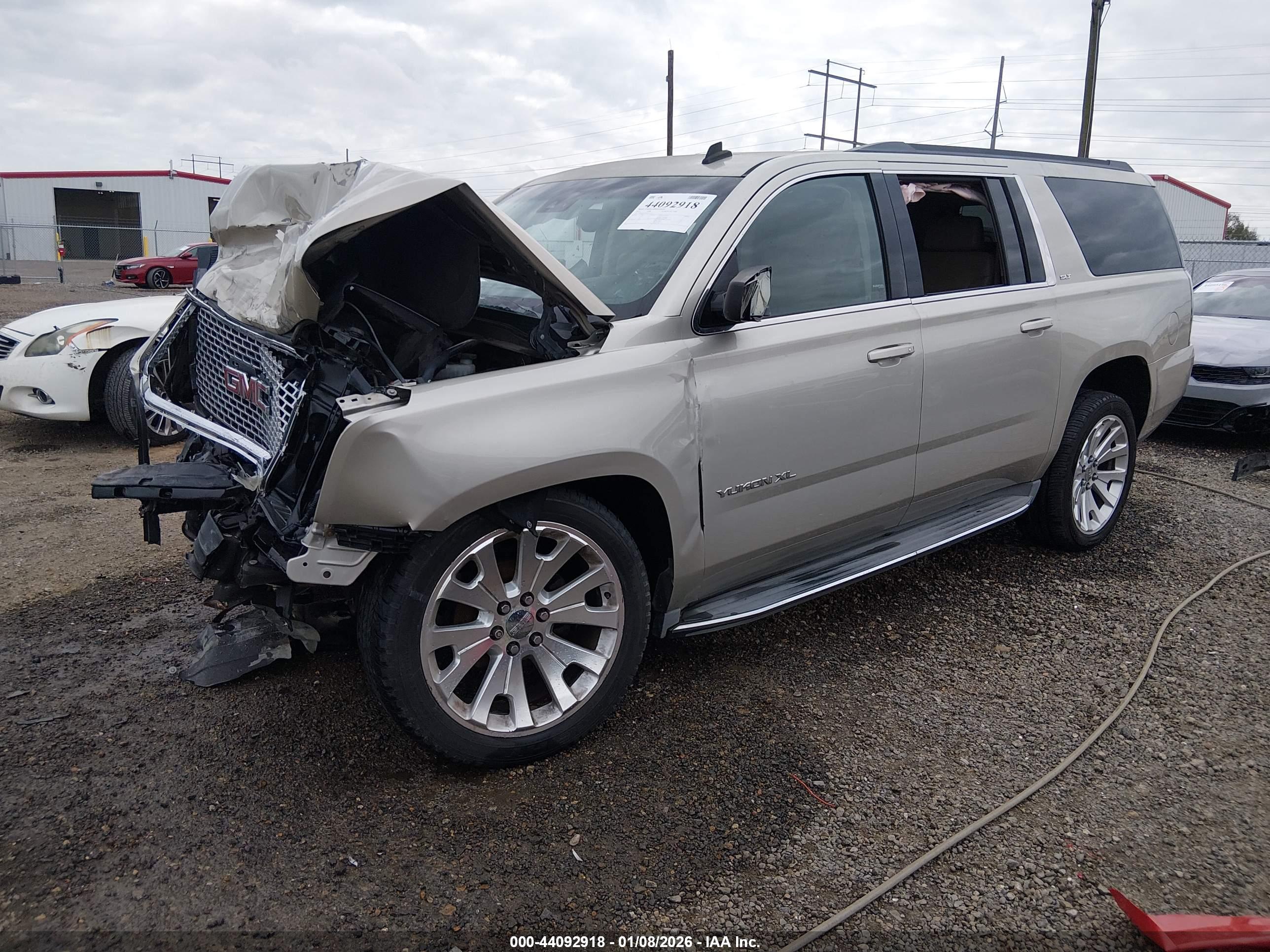 GMC YUKON image 2