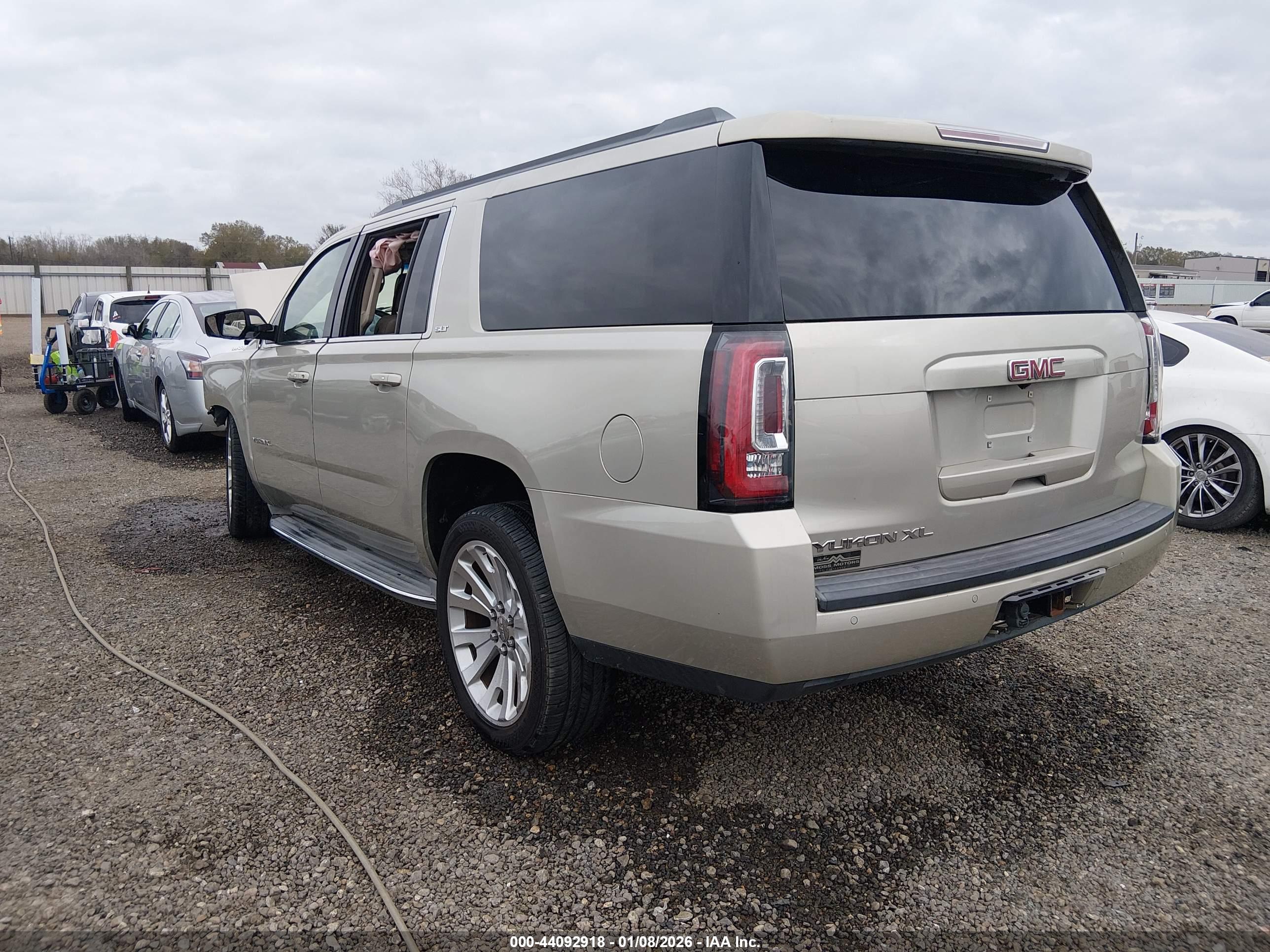 GMC YUKON image 3