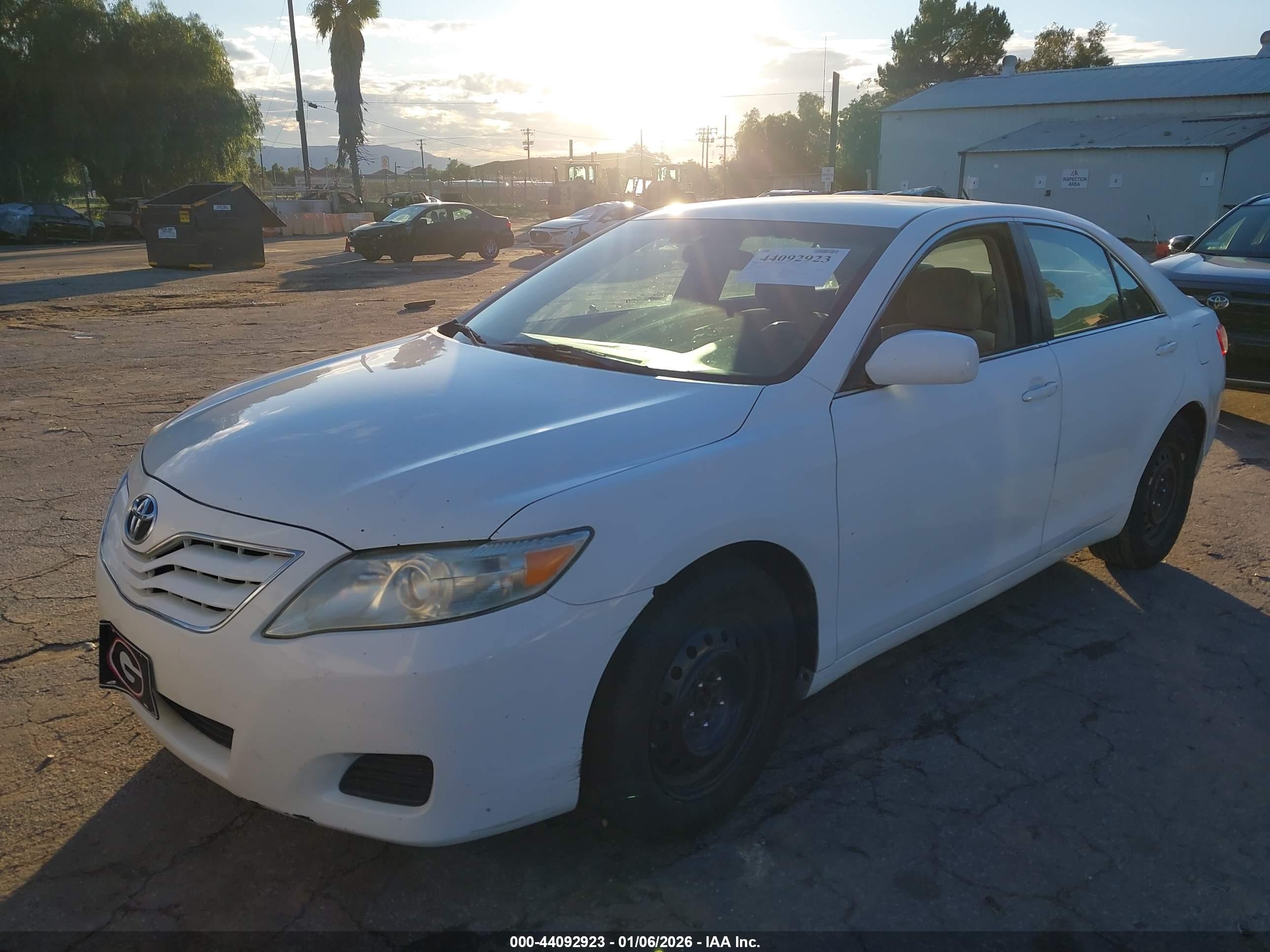 TOYOTA CAMRY image 2