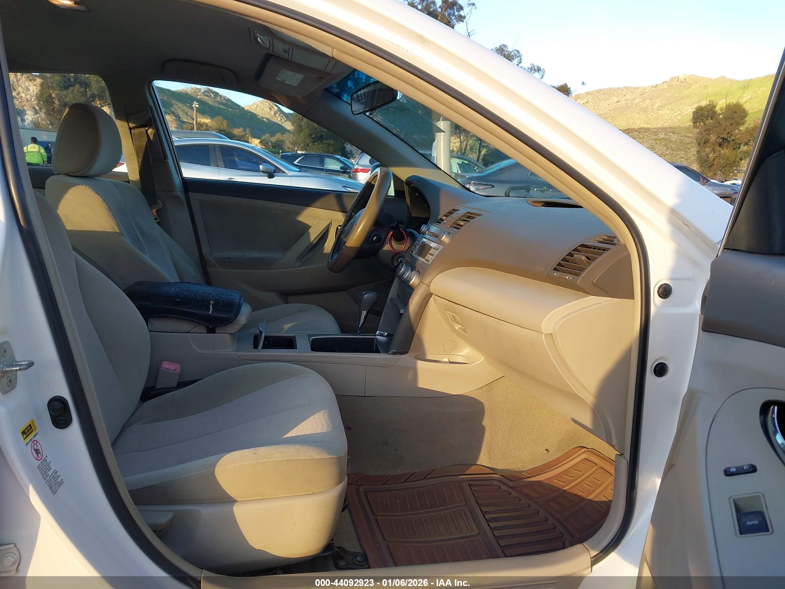 TOYOTA CAMRY image 5