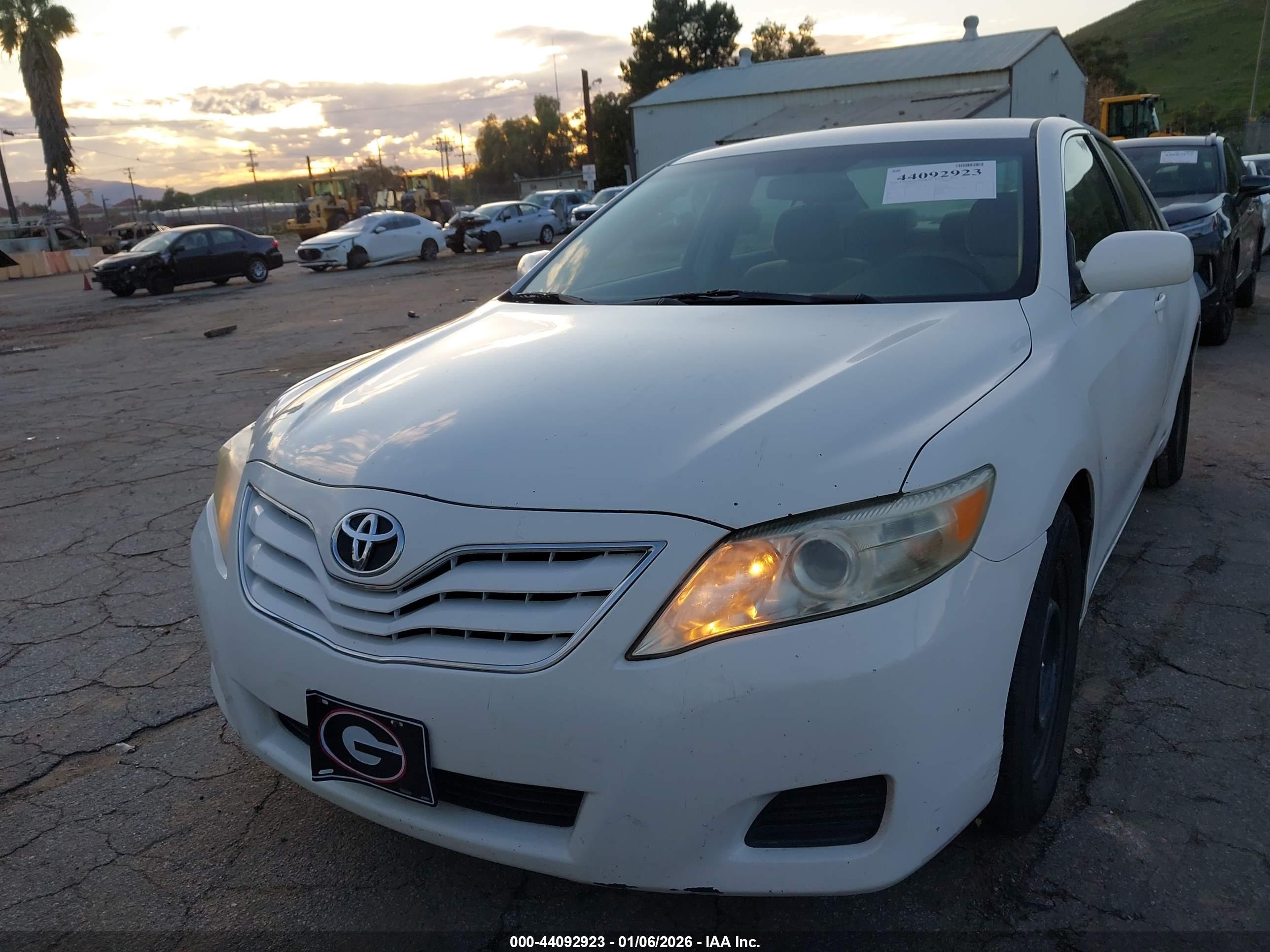 TOYOTA CAMRY image 6