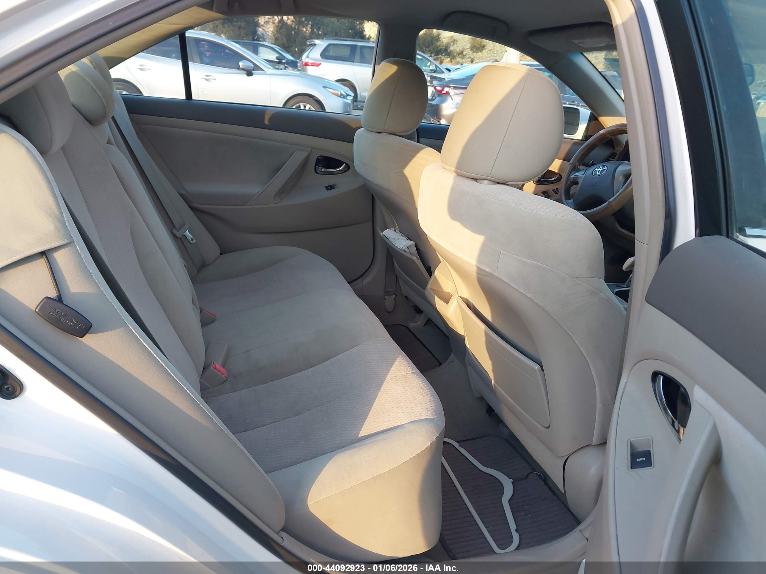 TOYOTA CAMRY image 8
