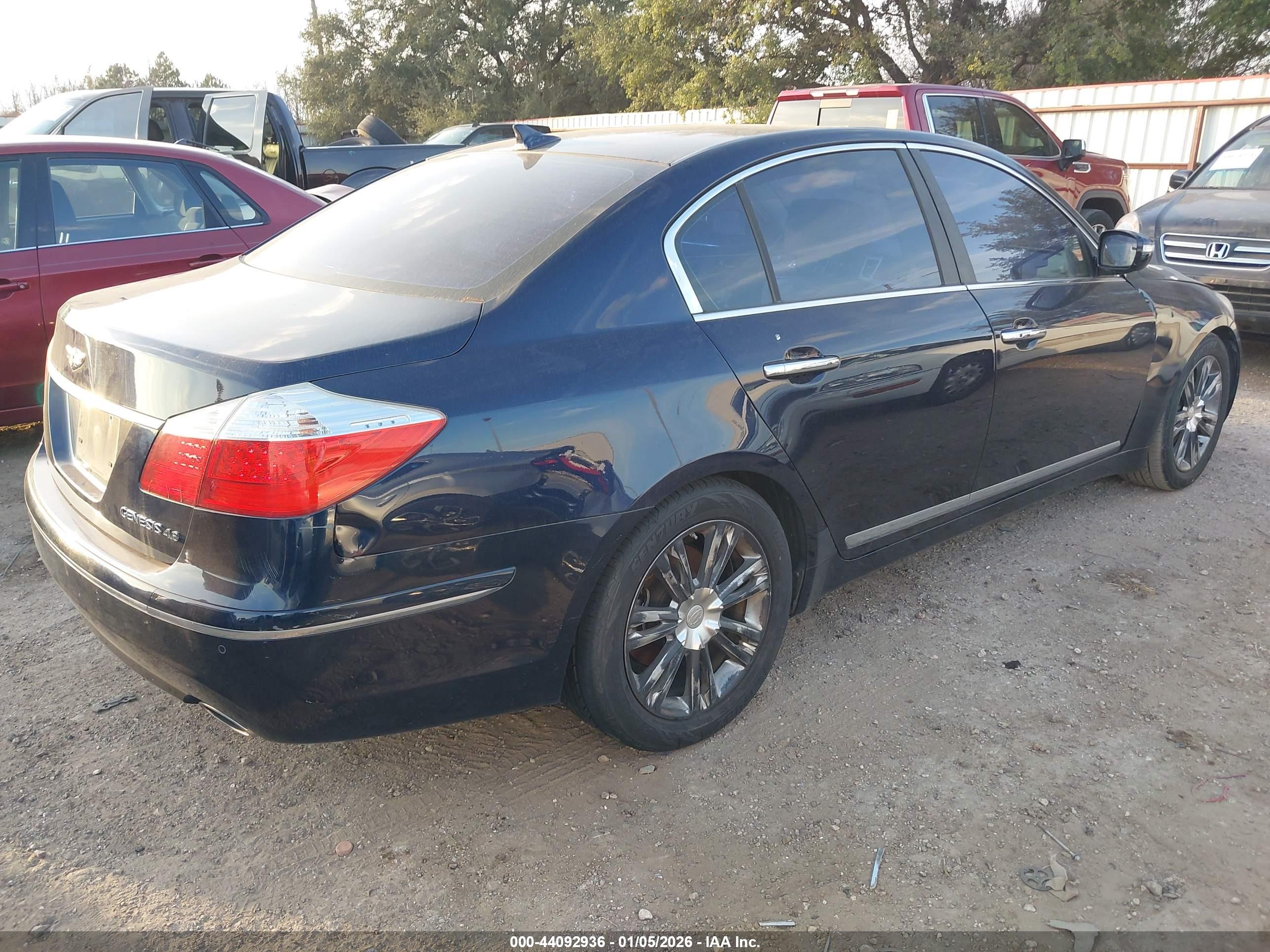 HYUNDAI GENESIS image 4