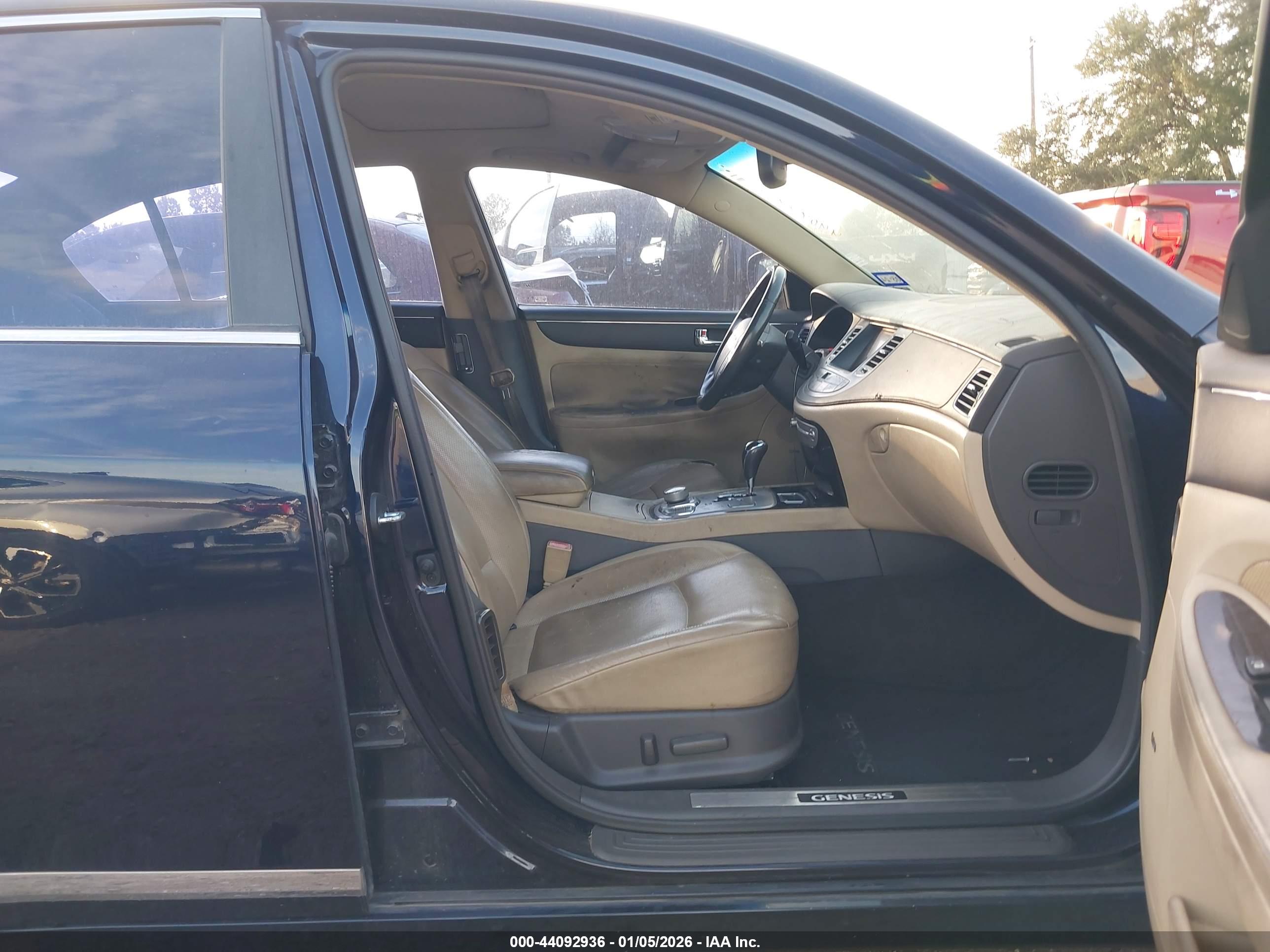 HYUNDAI GENESIS image 5
