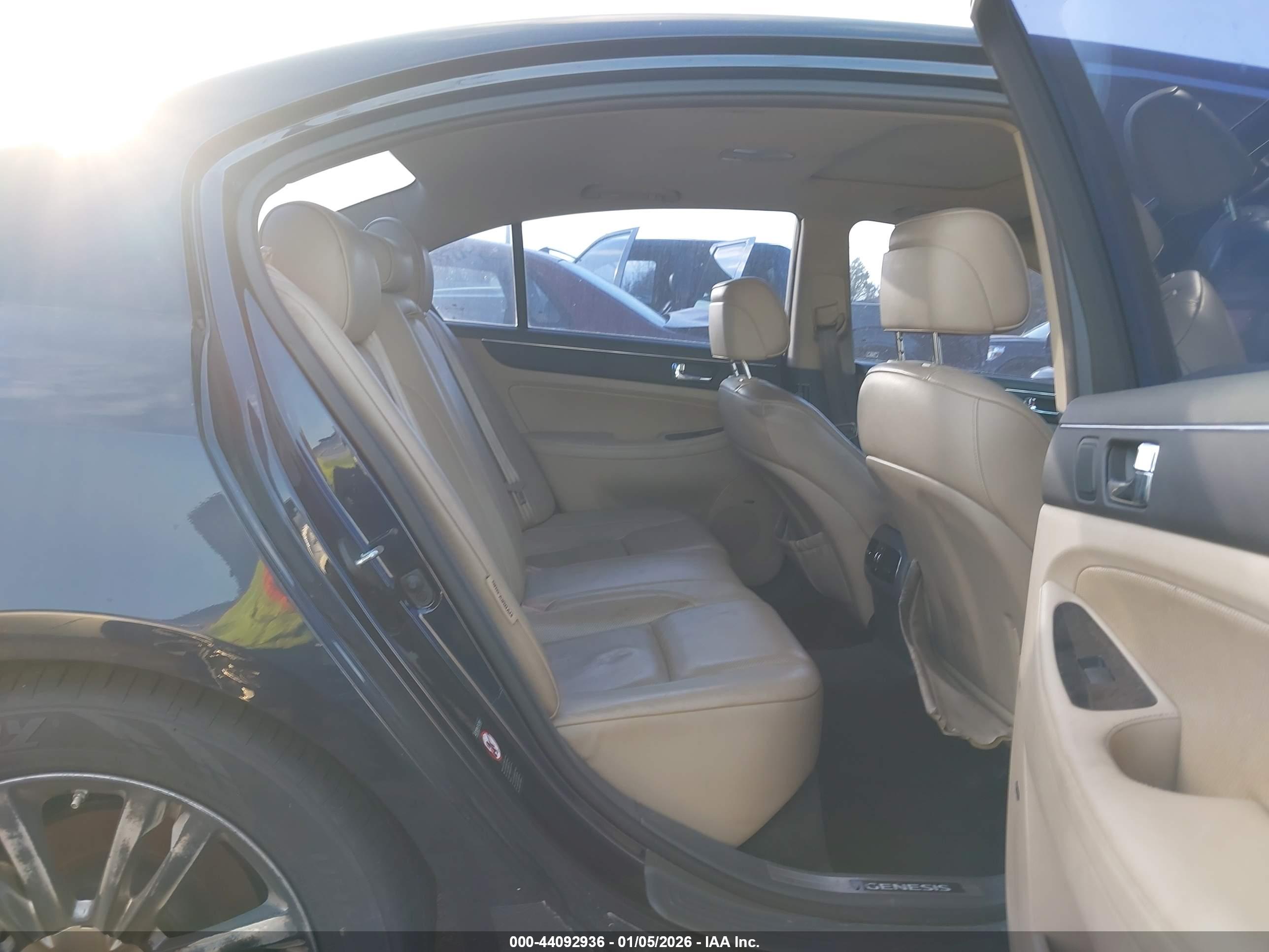 HYUNDAI GENESIS image 8