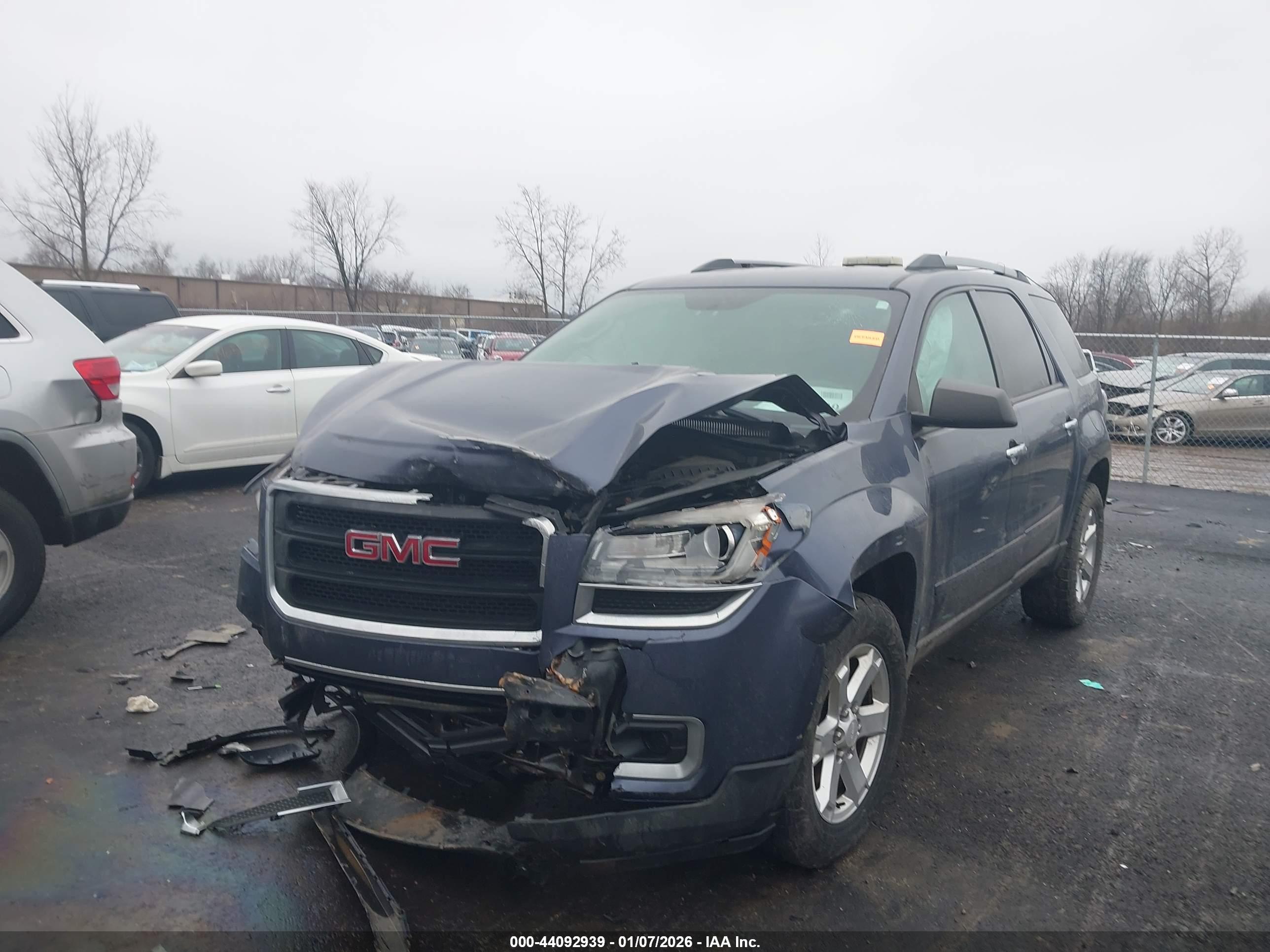 GMC ACADIA image 2