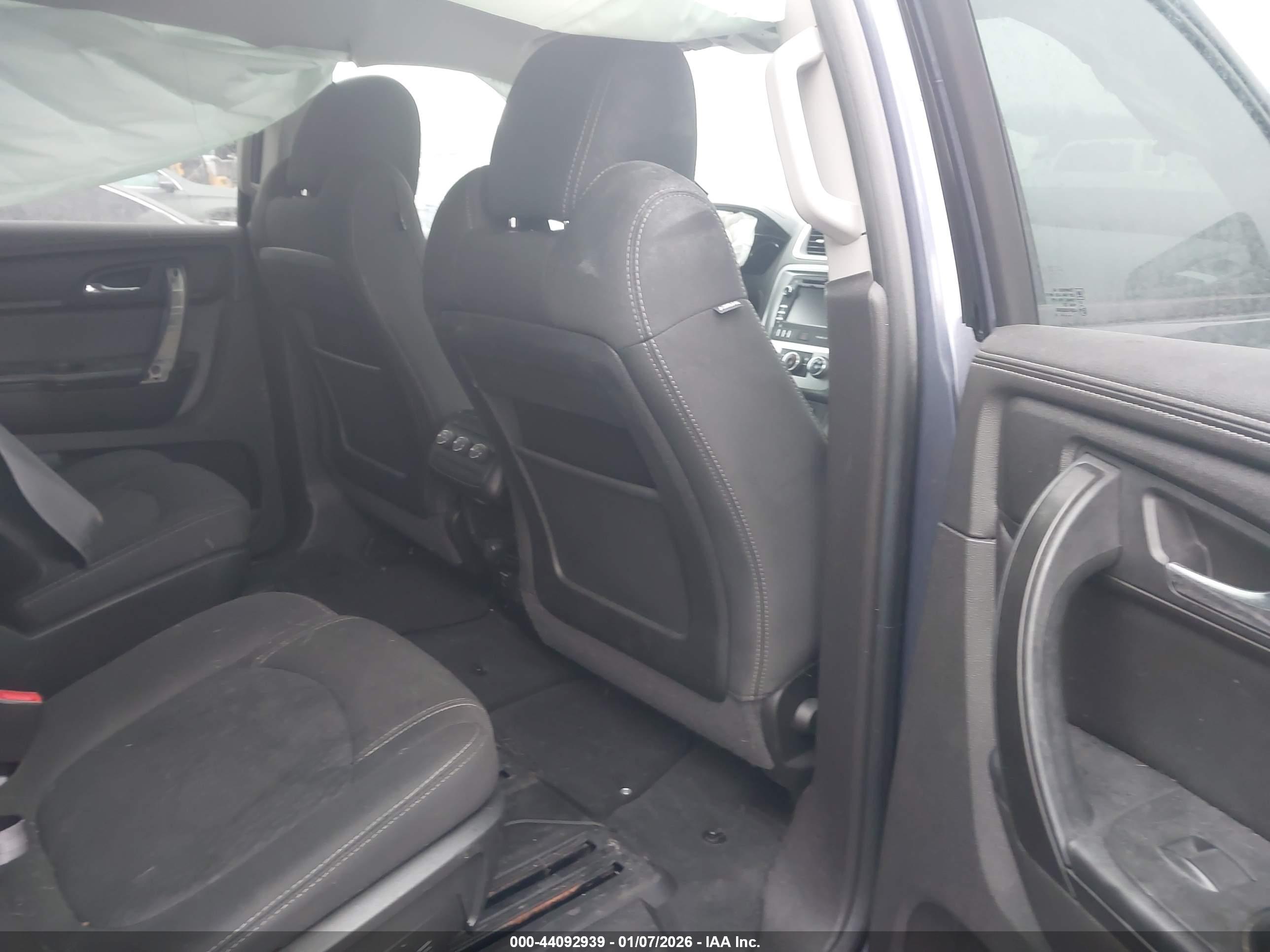GMC ACADIA image 8