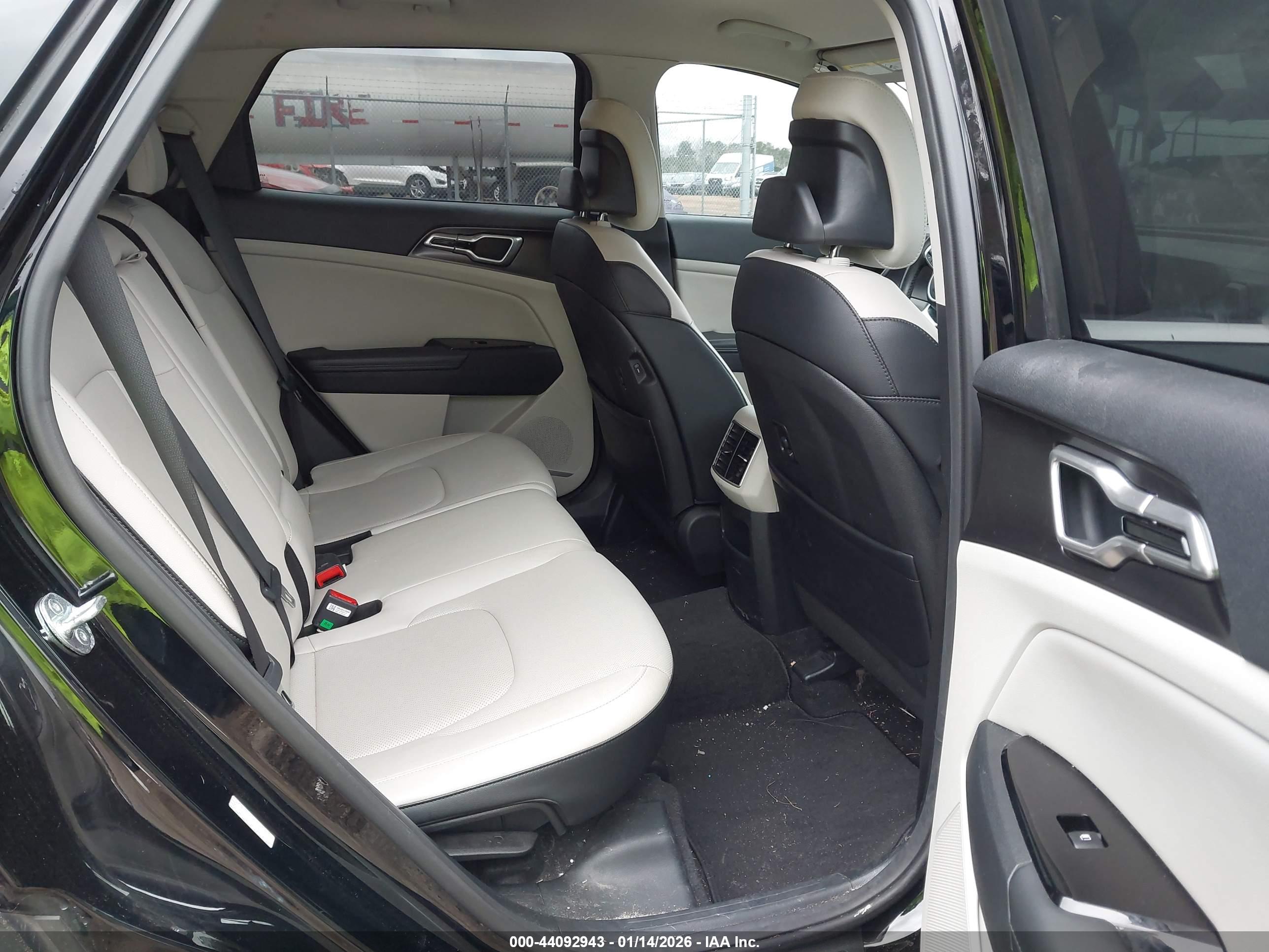 KIA SPORTAGE image 8