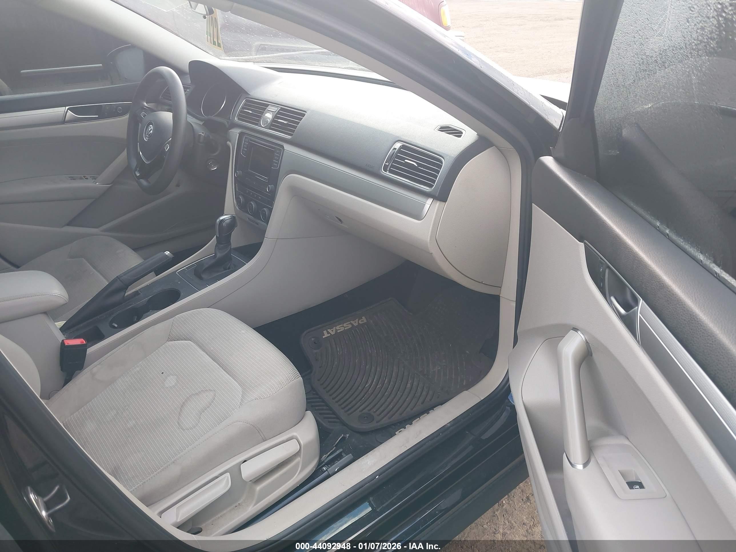 VOLKSWAGEN PASSAT image 5