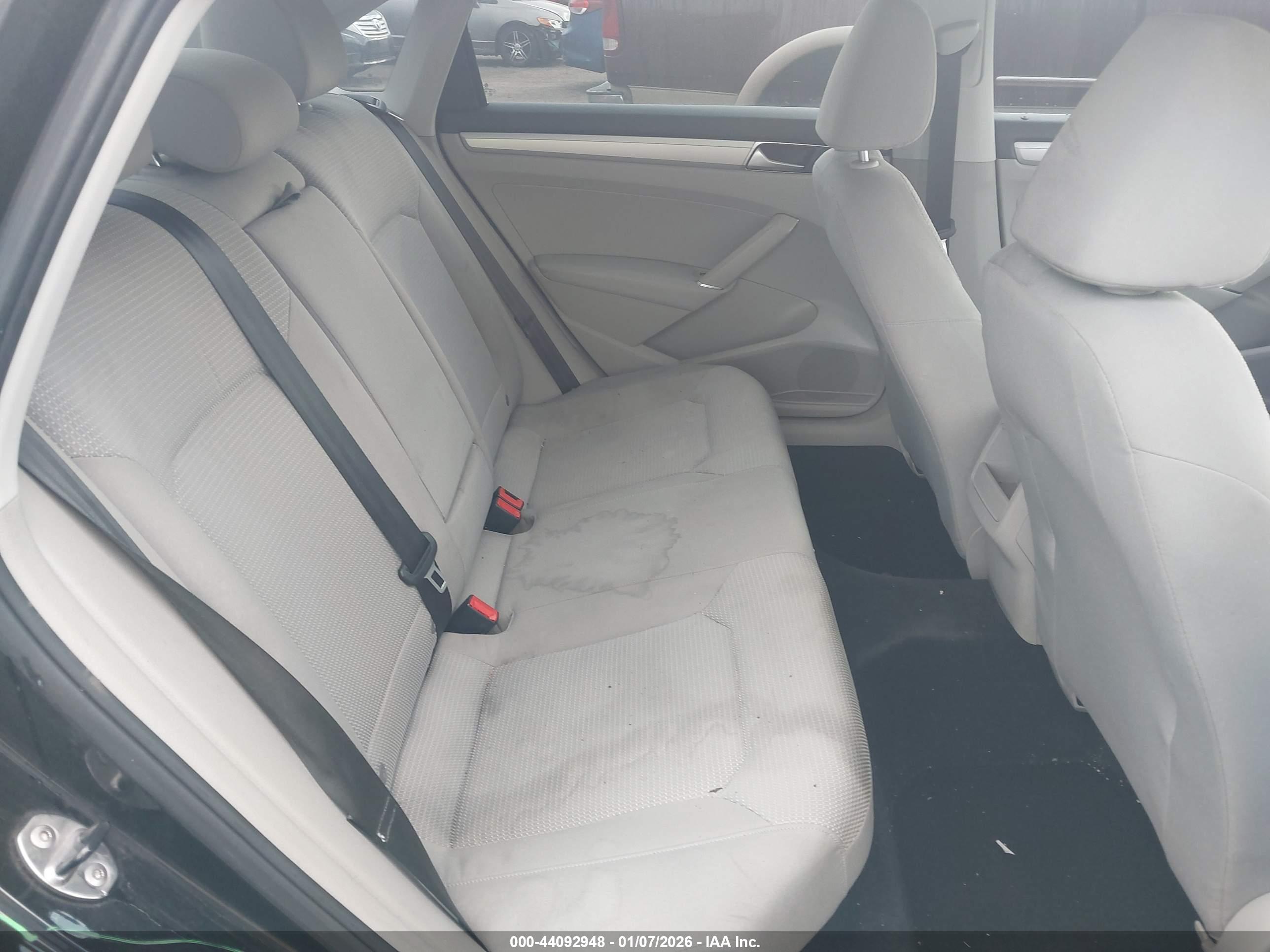VOLKSWAGEN PASSAT image 8