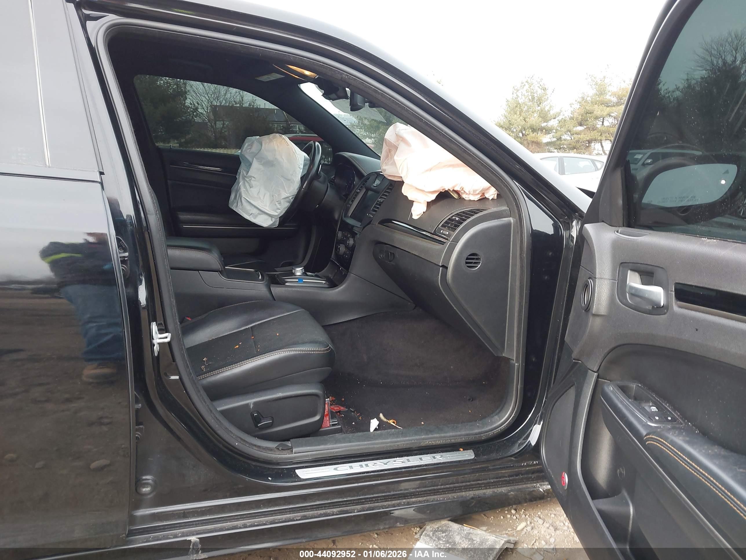 CHRYSLER 300 image 5