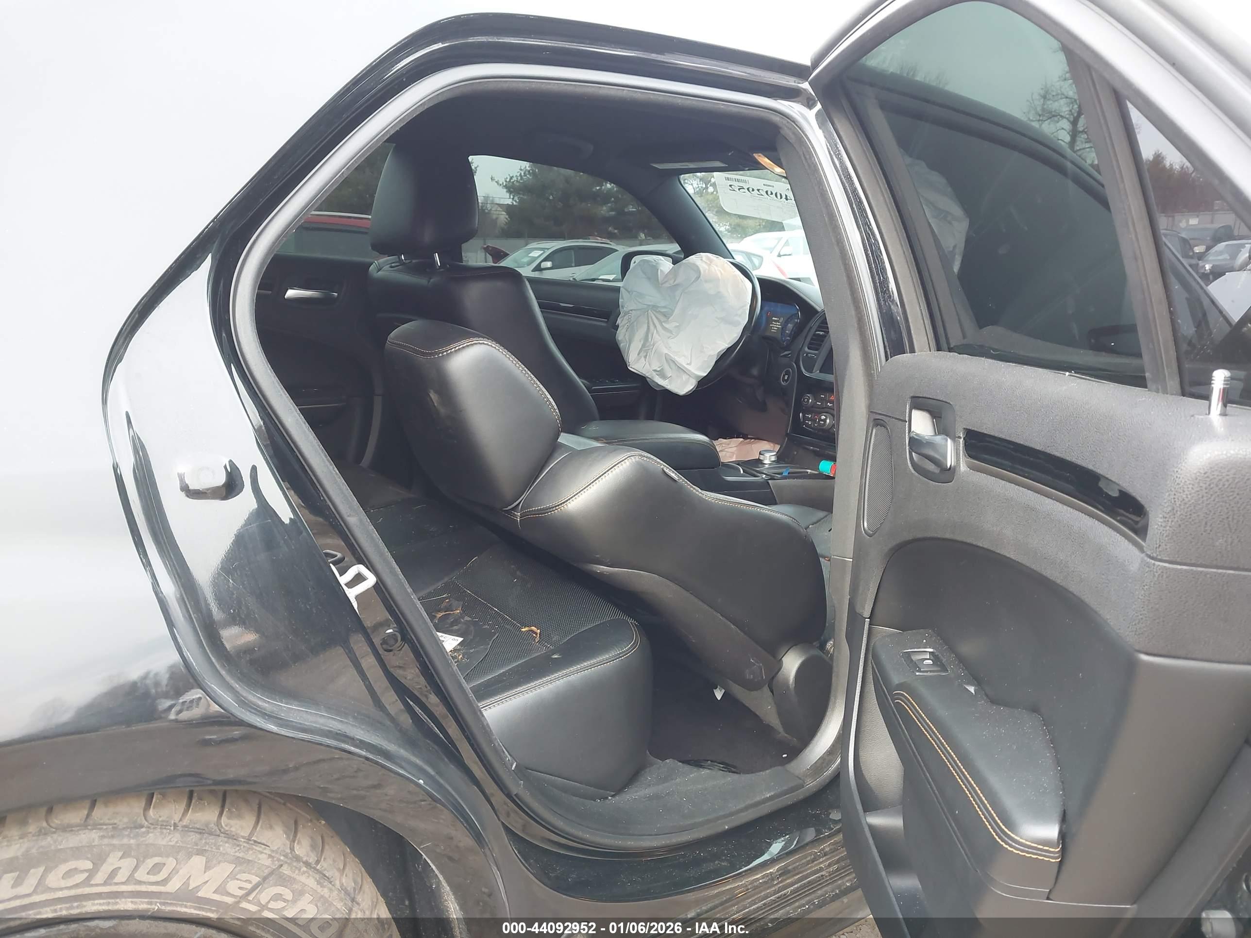 CHRYSLER 300 image 8