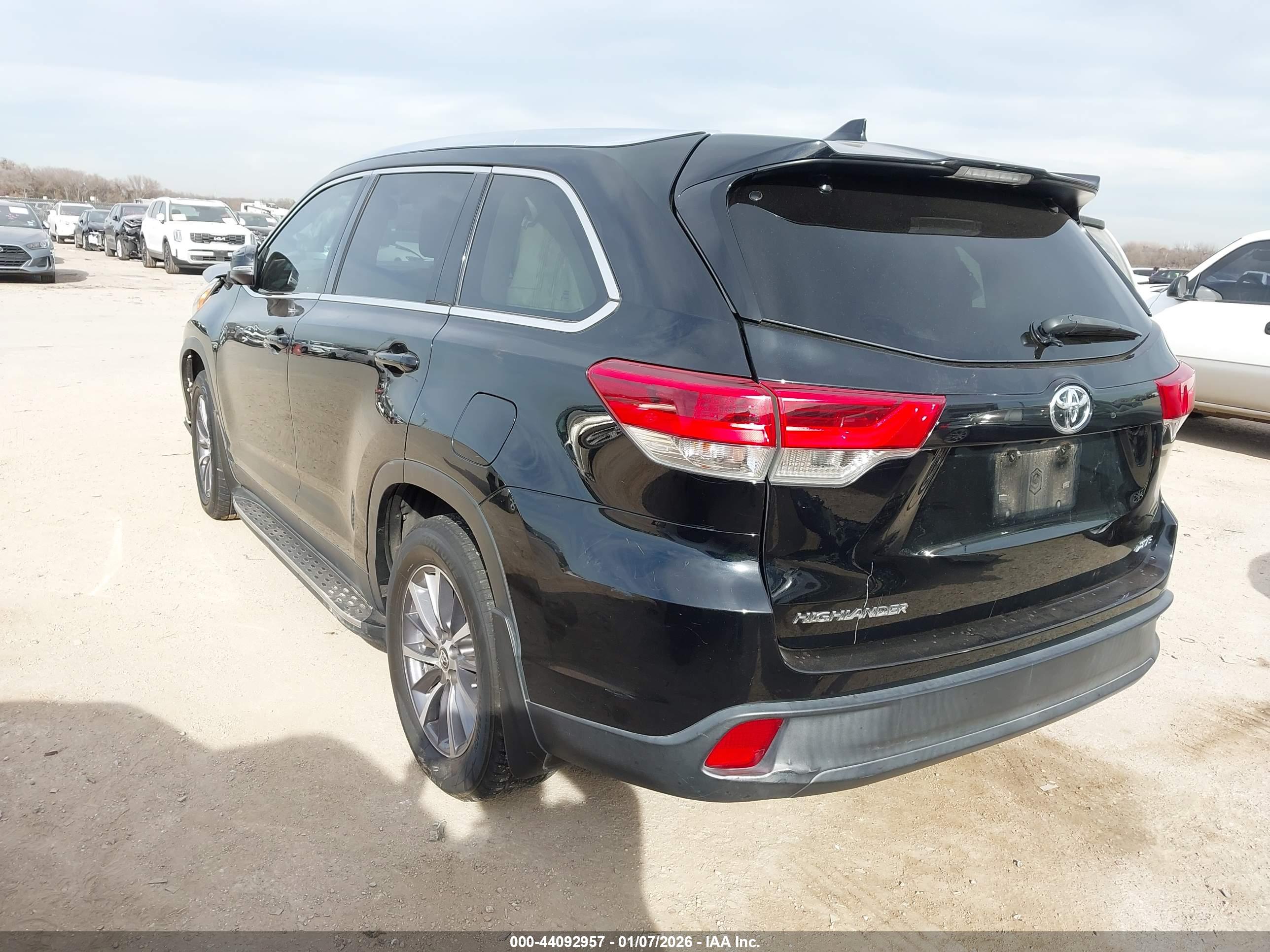 TOYOTA HIGHLANDER image 3