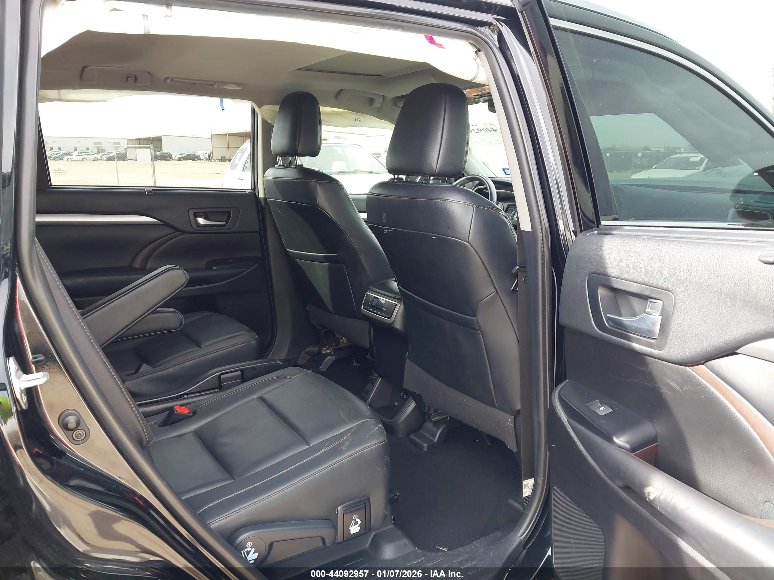 TOYOTA HIGHLANDER image 8