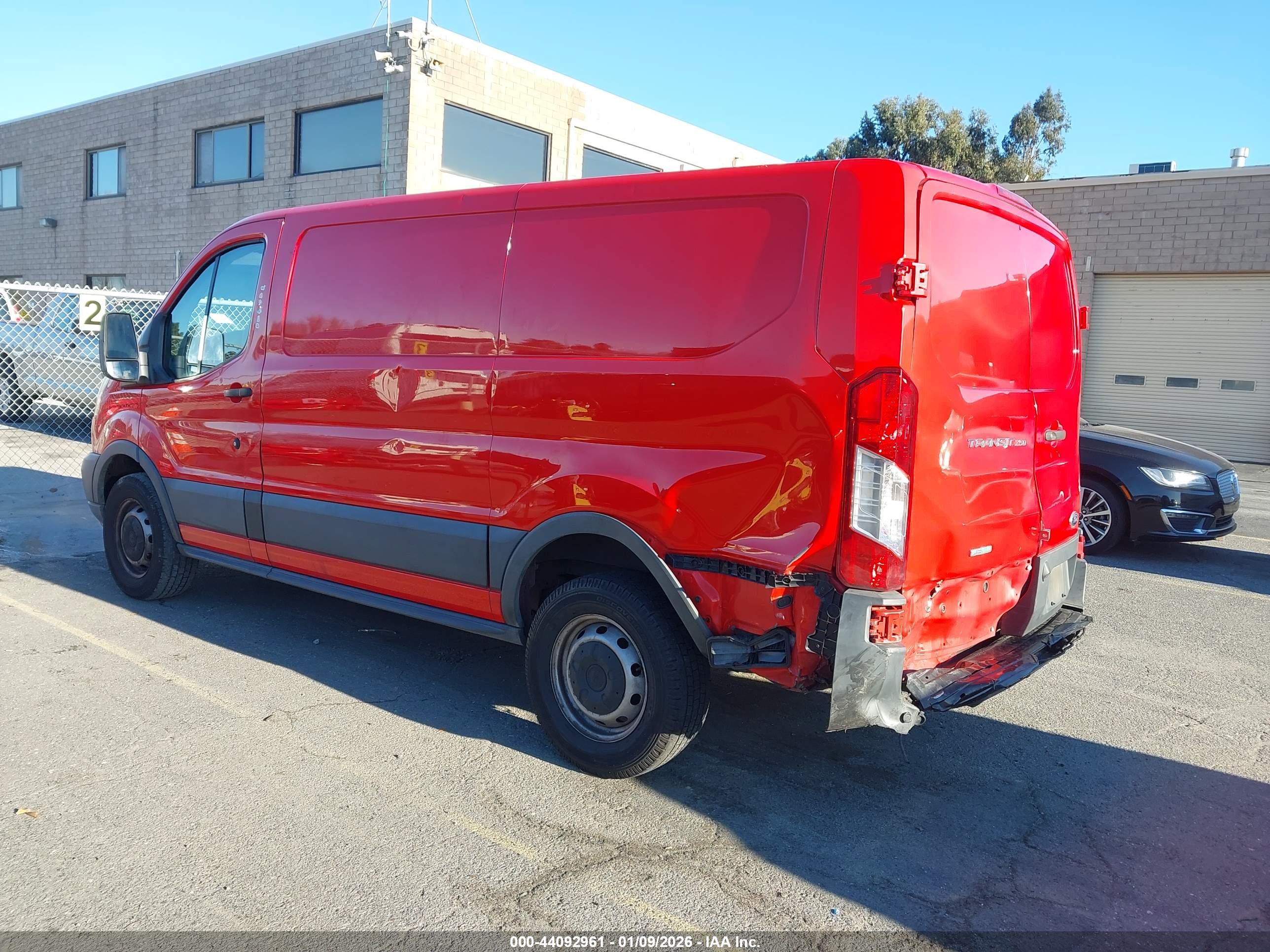 FORD TRANSIT-250 image 3