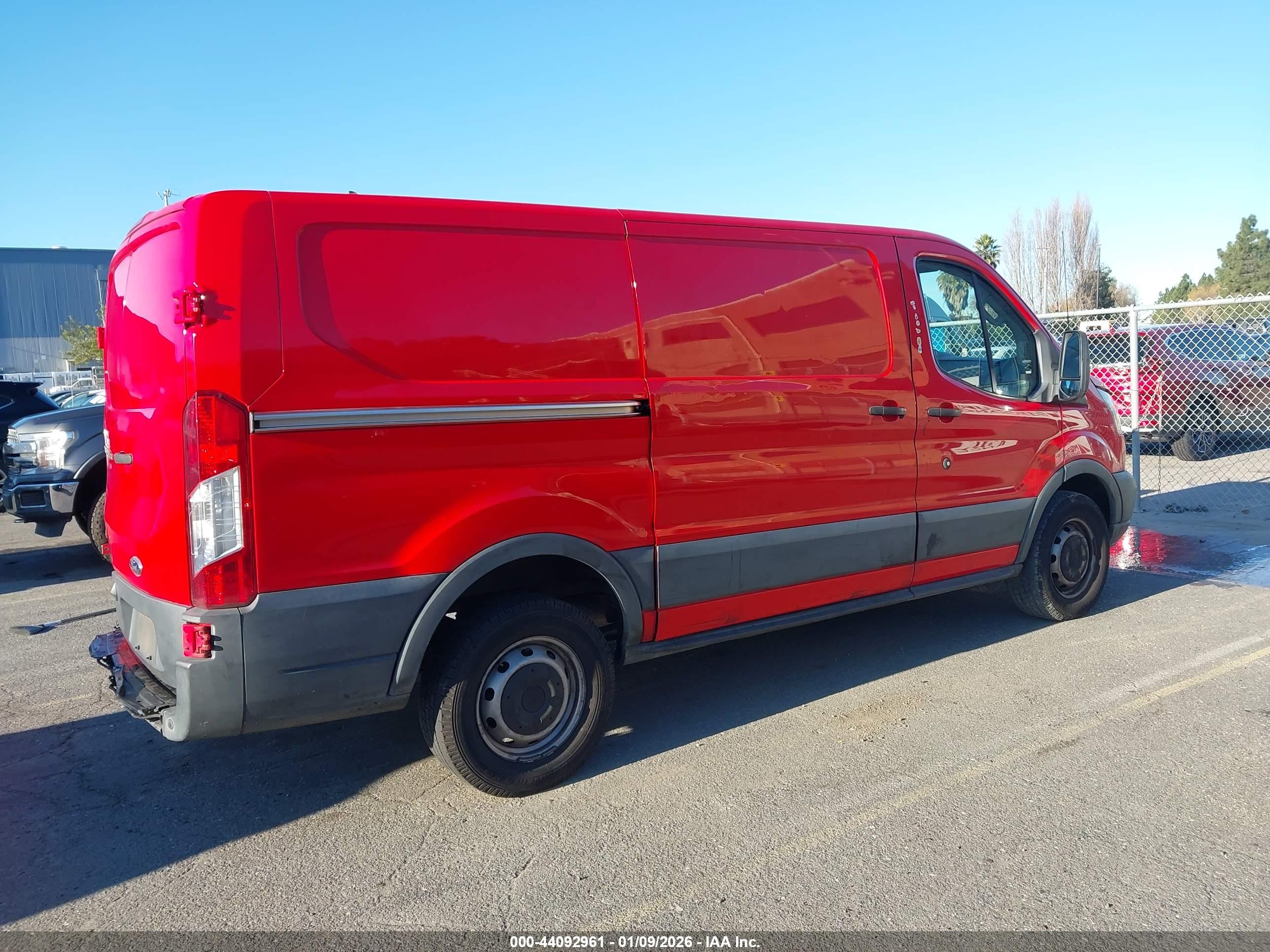 FORD TRANSIT-250 image 4
