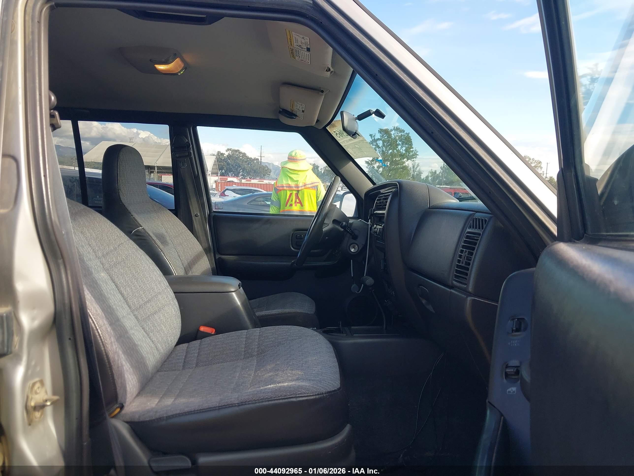 JEEP CHEROKEE image 5