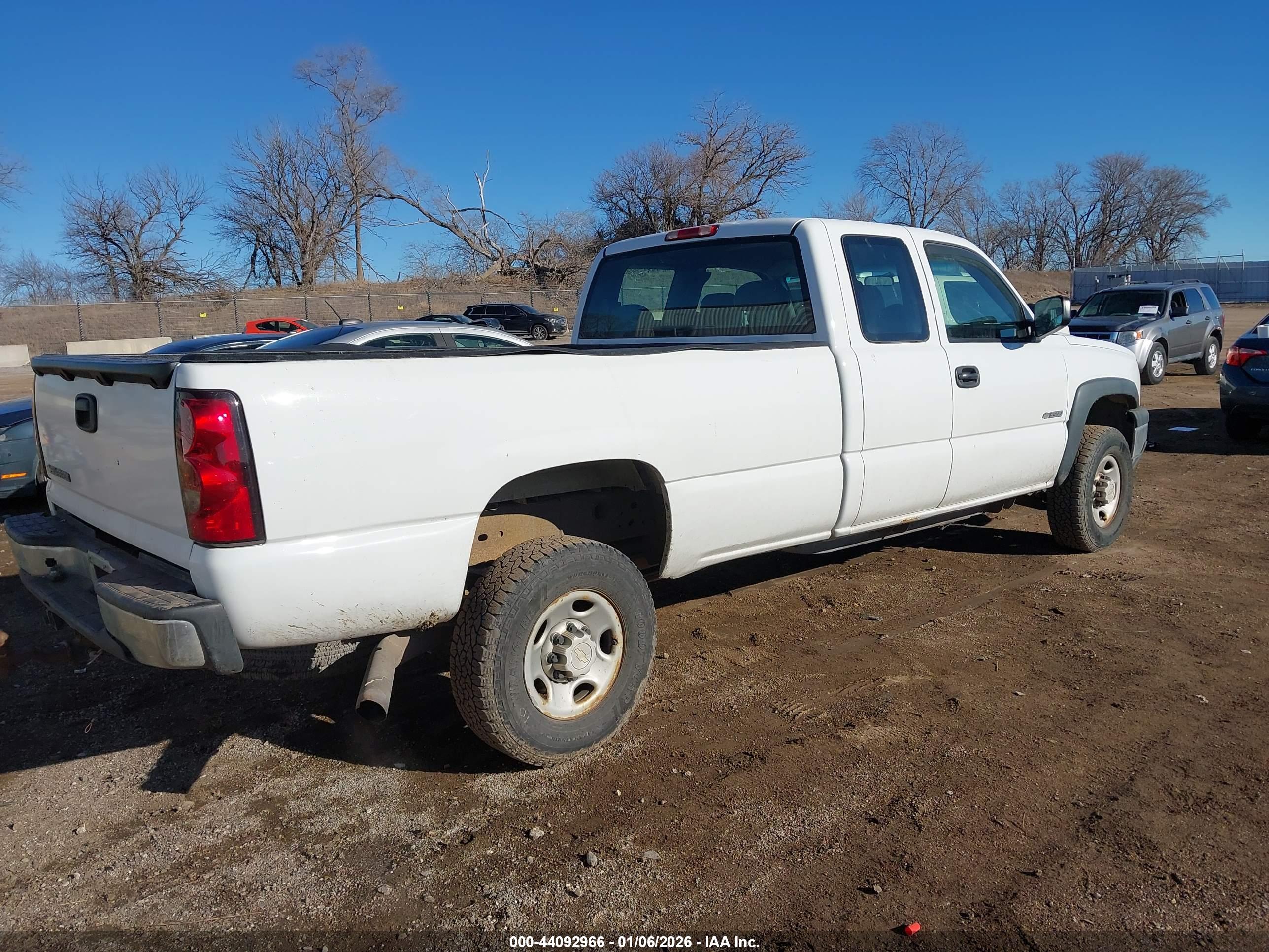 CHEVROLET SILVERADO image 4